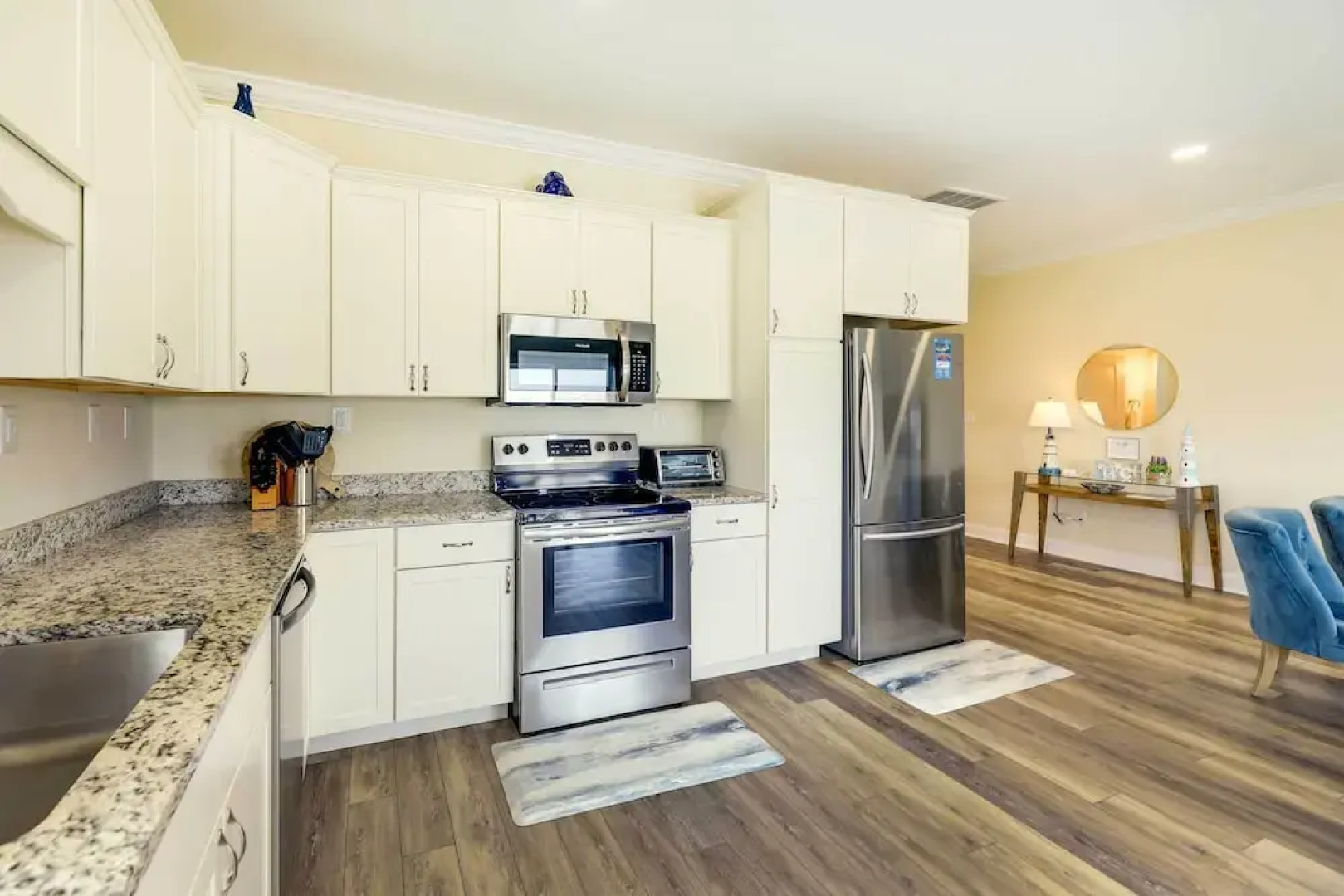 Emerald Isle Vacation Home: Walk to Beach!