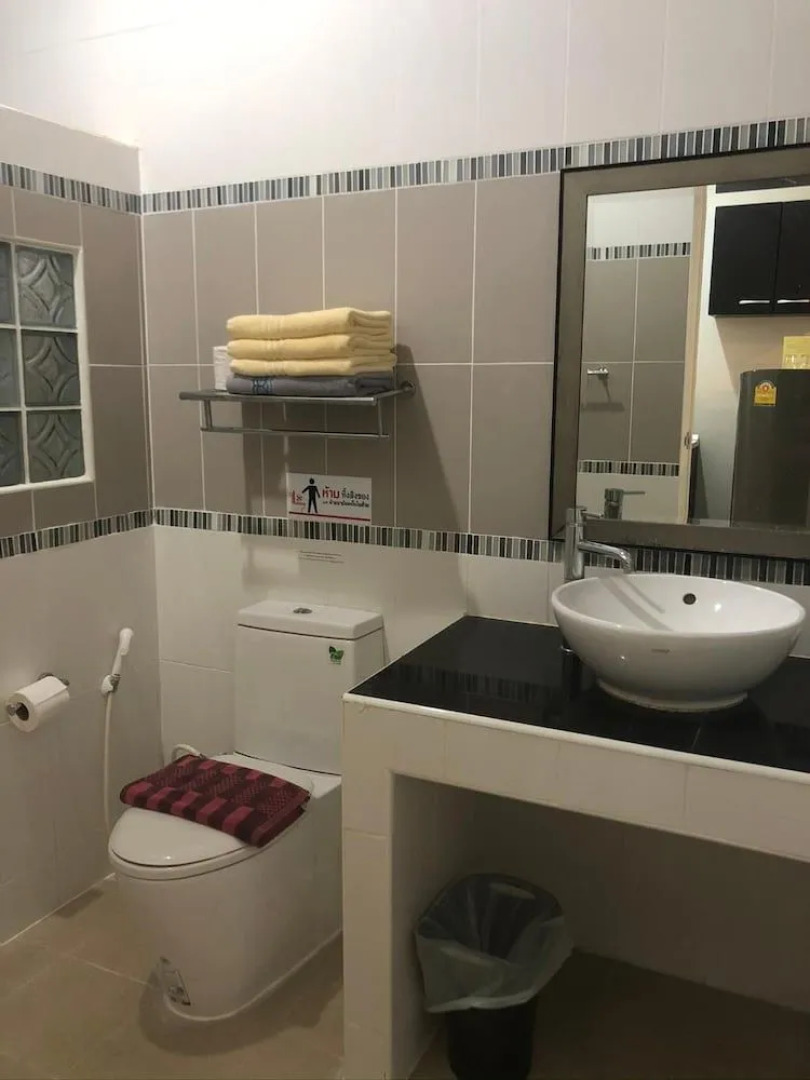 Suporn Lakeview Service APT & Homestay