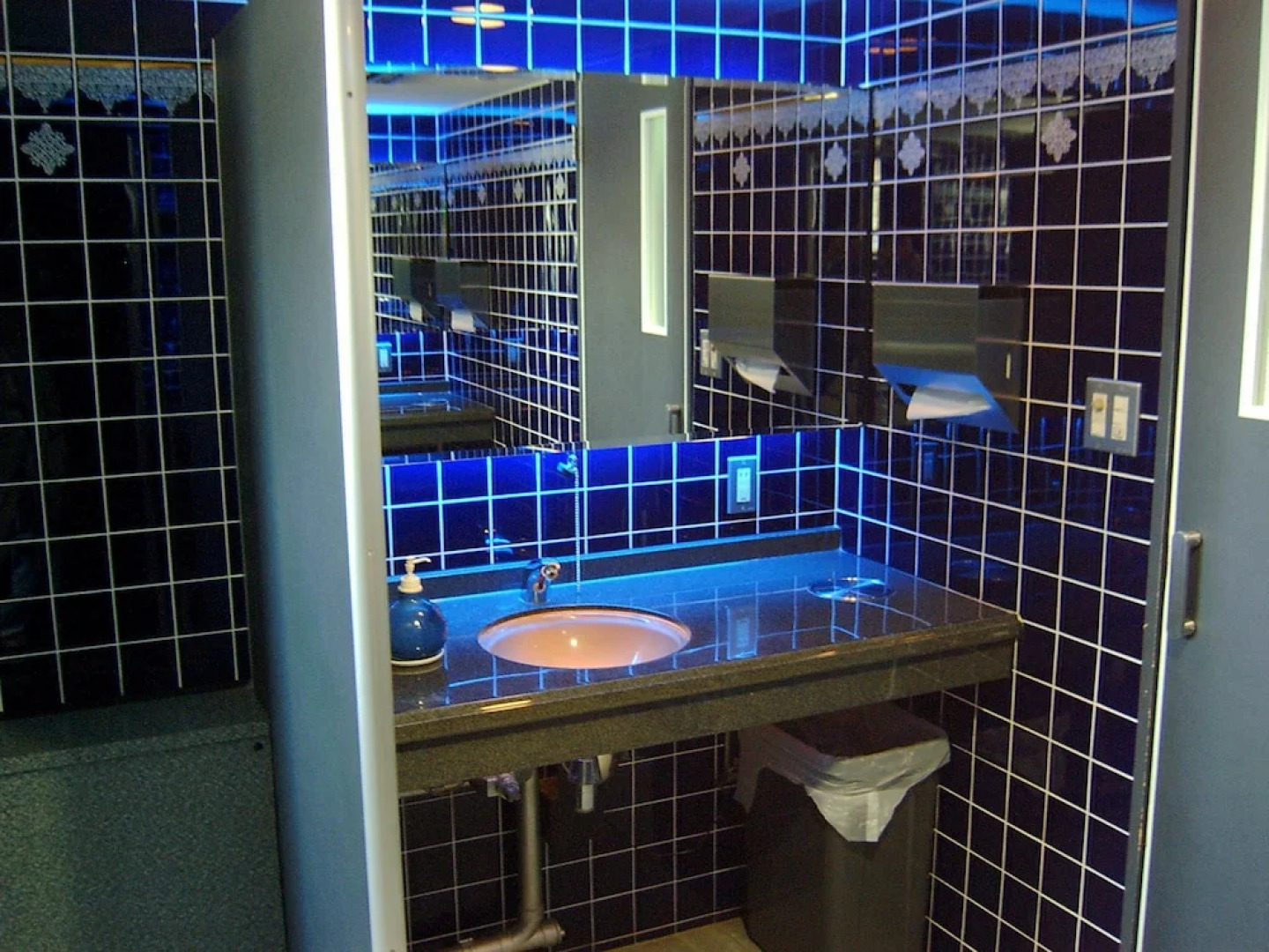 Отель Tokyo Business