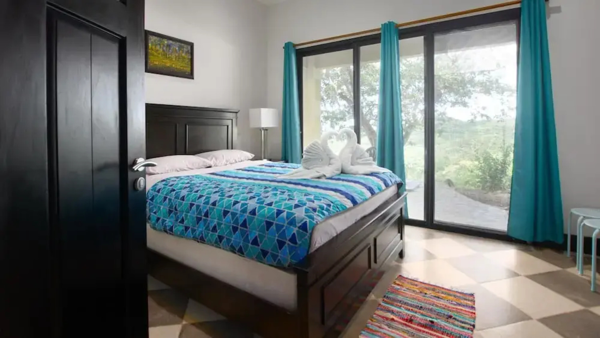 Nostalgic Retro Home on Luxurious Lot with a Private Infinity Pool and Ocean Views