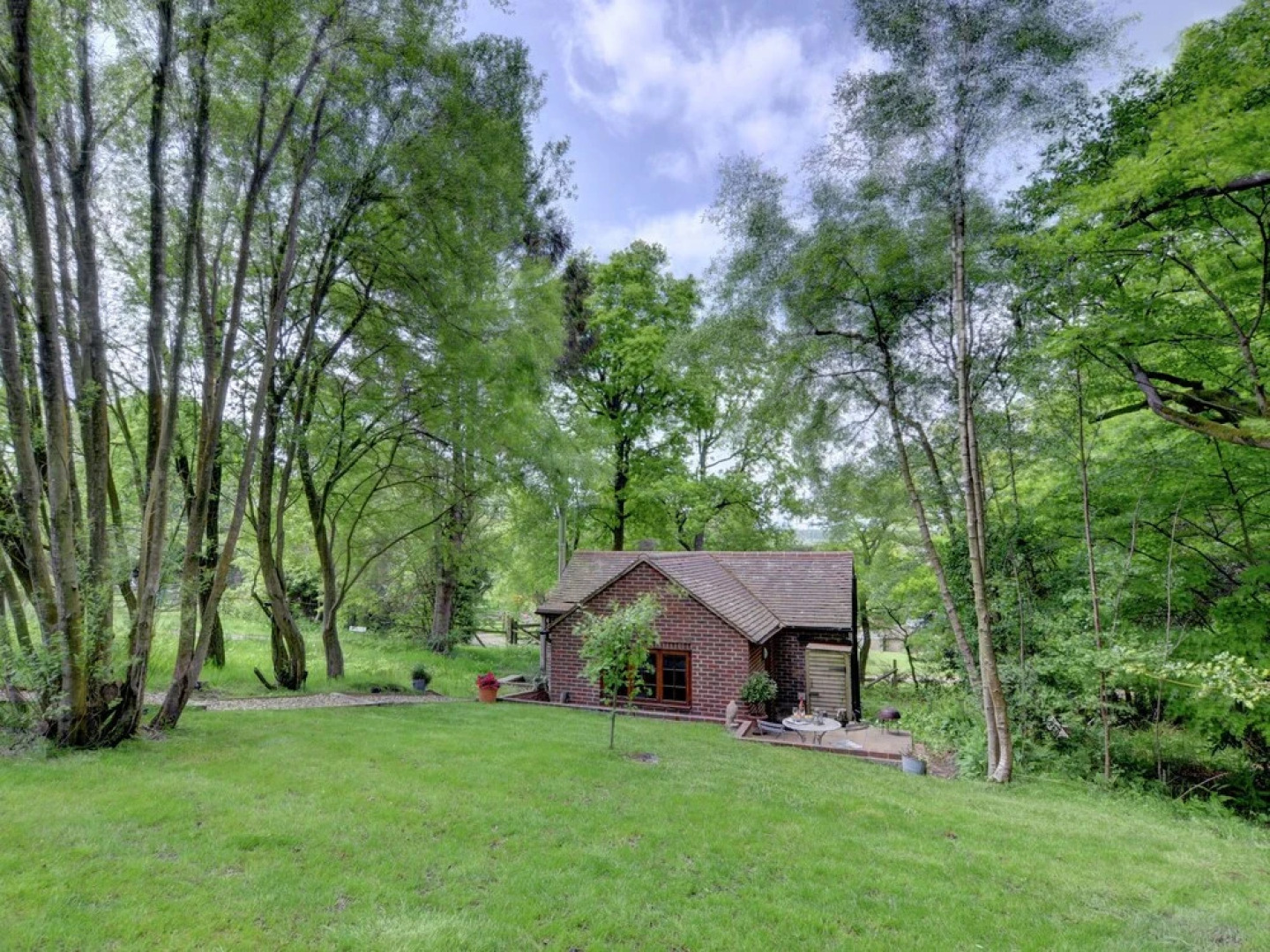 Quaint Holiday Home in Hartfield for Couples near City Center