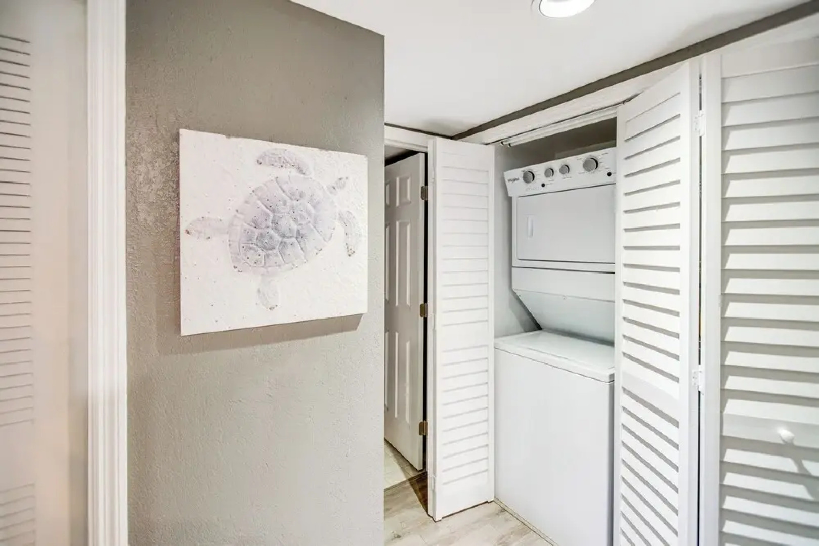 Stylish Fort Myers Condo ~ 2 Mi to Beaches!