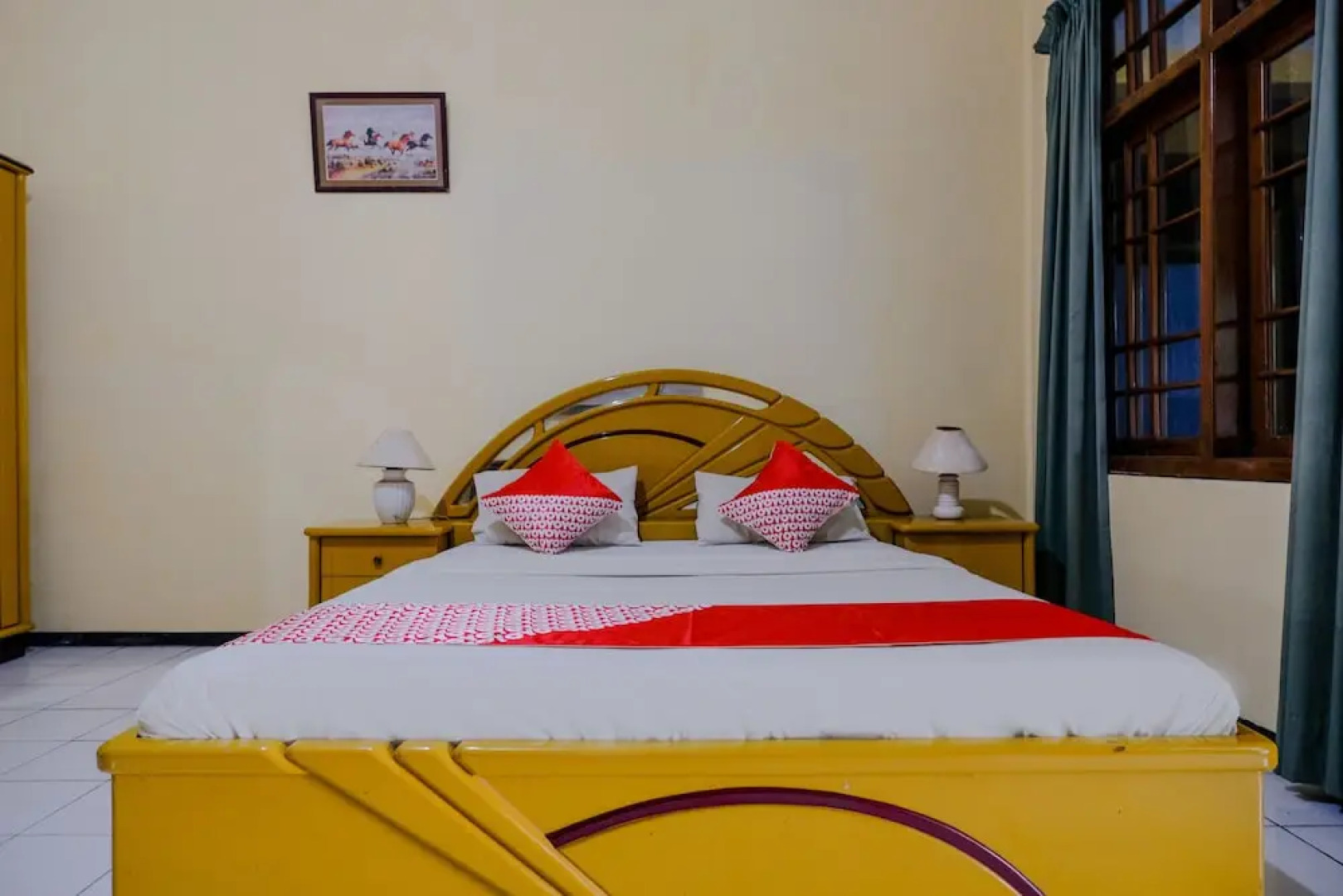 Hotel Istana Family by OYO Rooms