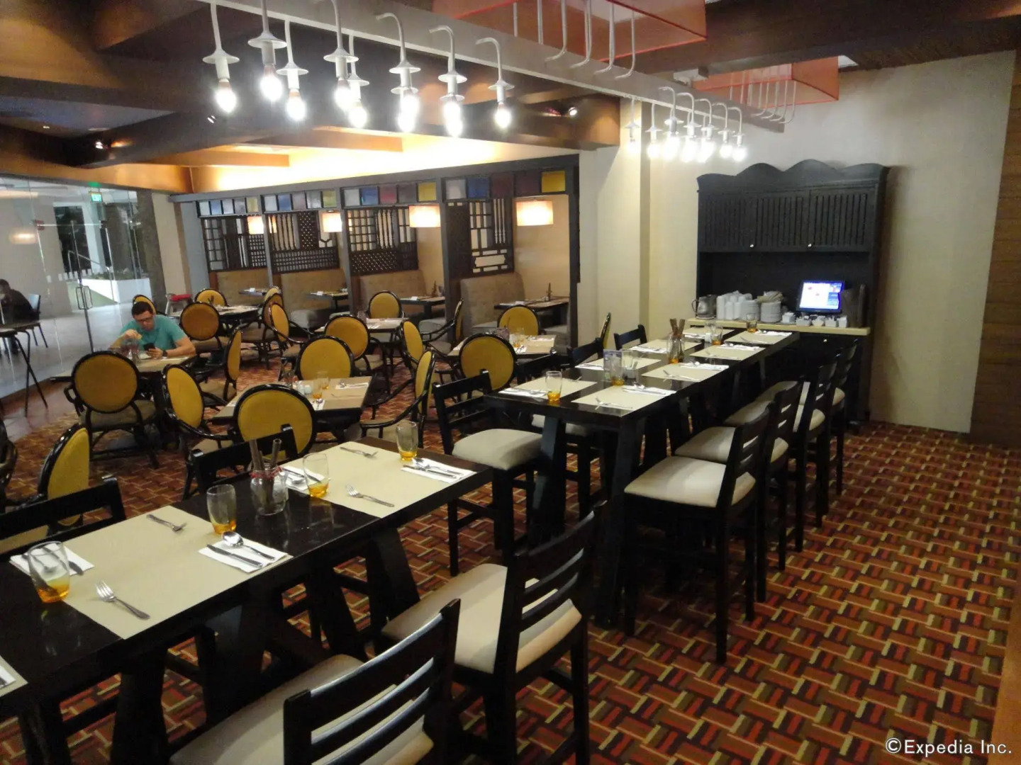 Quest Plus Conference Center, Clark