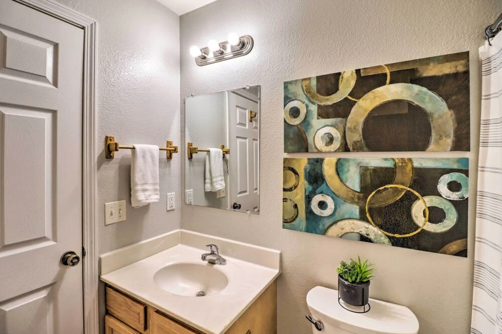 Stylish & Family-friendly West Plains Home!