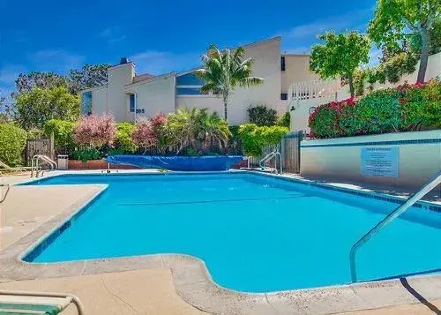 Newly Remodeled Beach 2 Br Condo by RedAwning