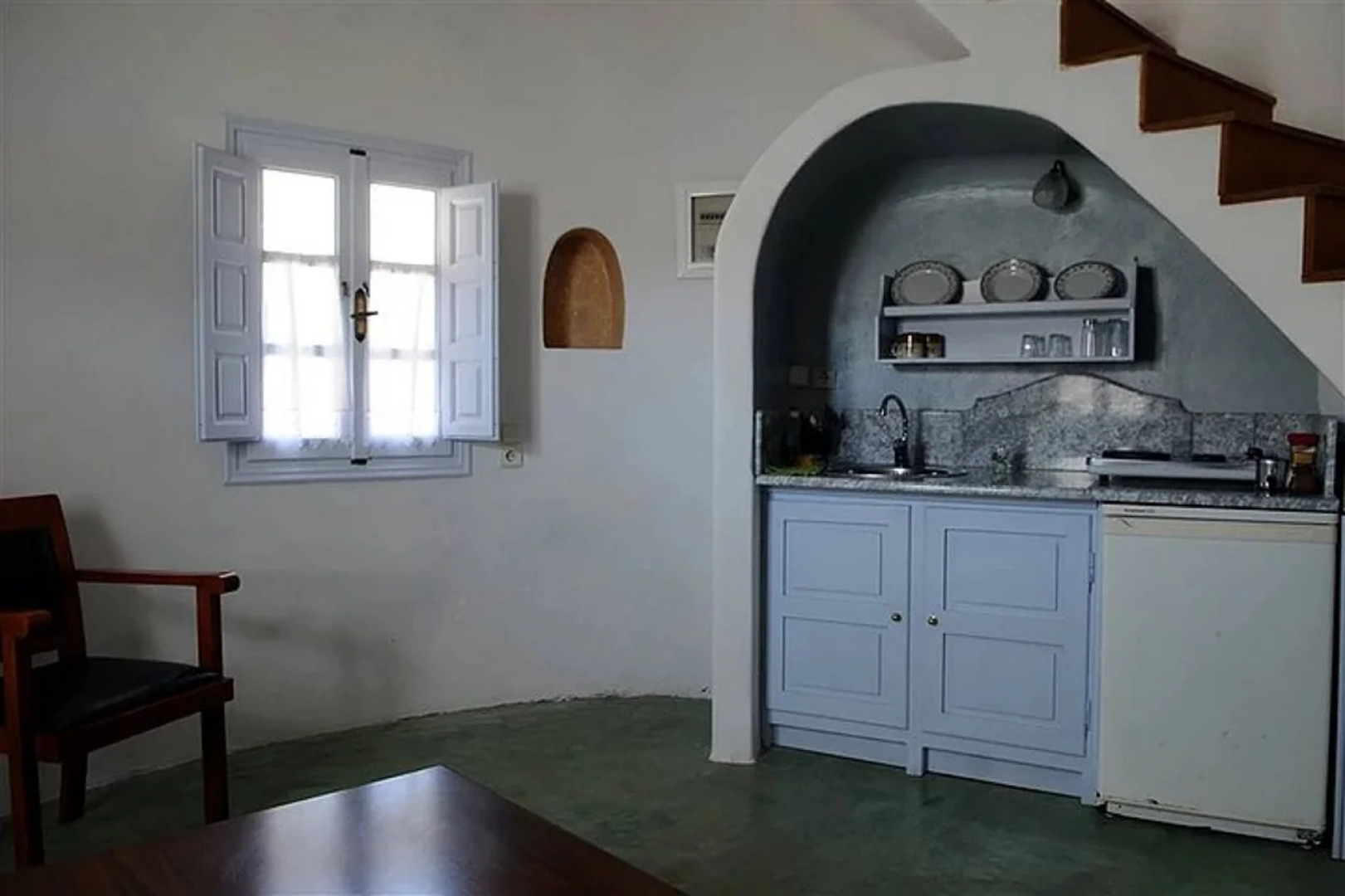 Haraki Studios & Apartments