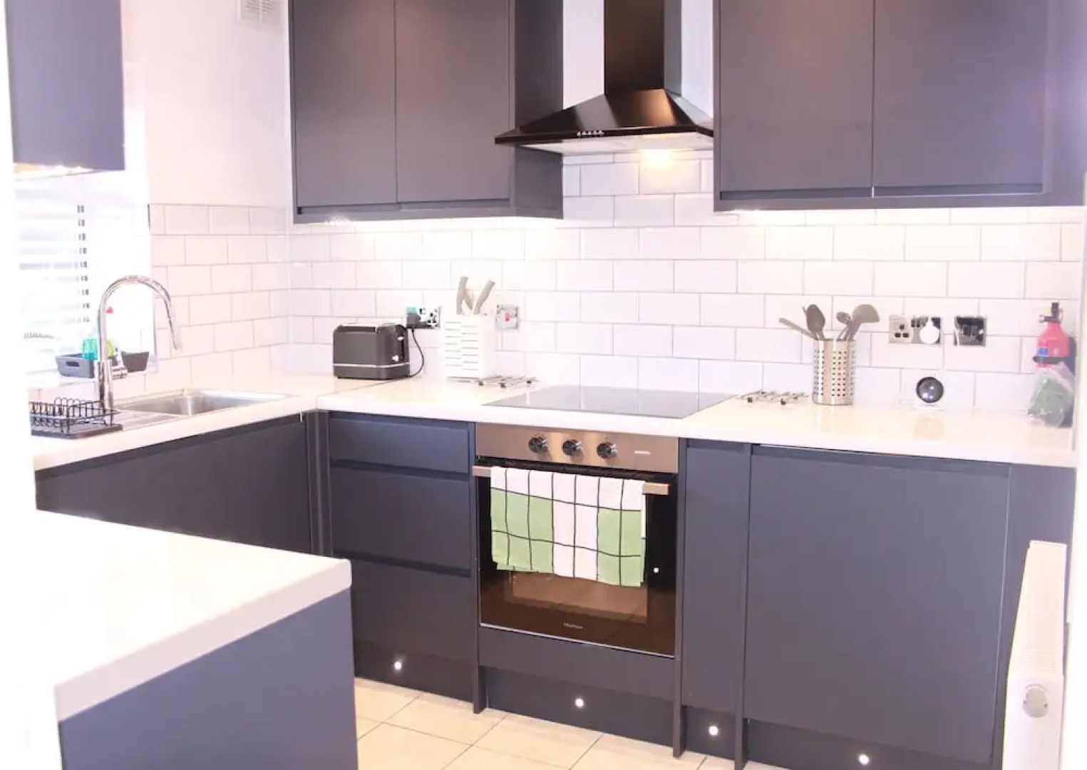 6guests-parking-nearstansted-accessible