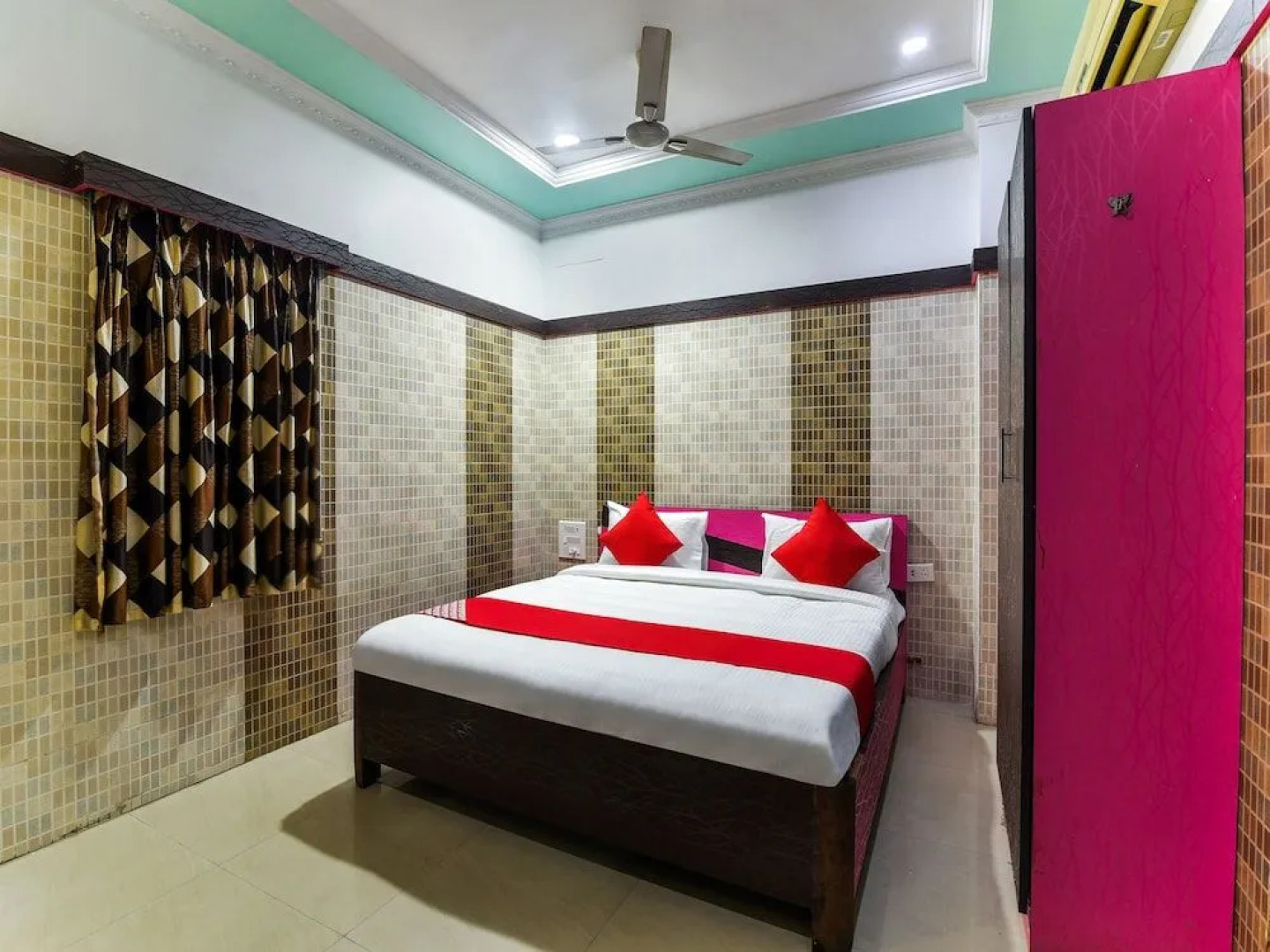 Oyo 30545 Hotel Jeevan Park
