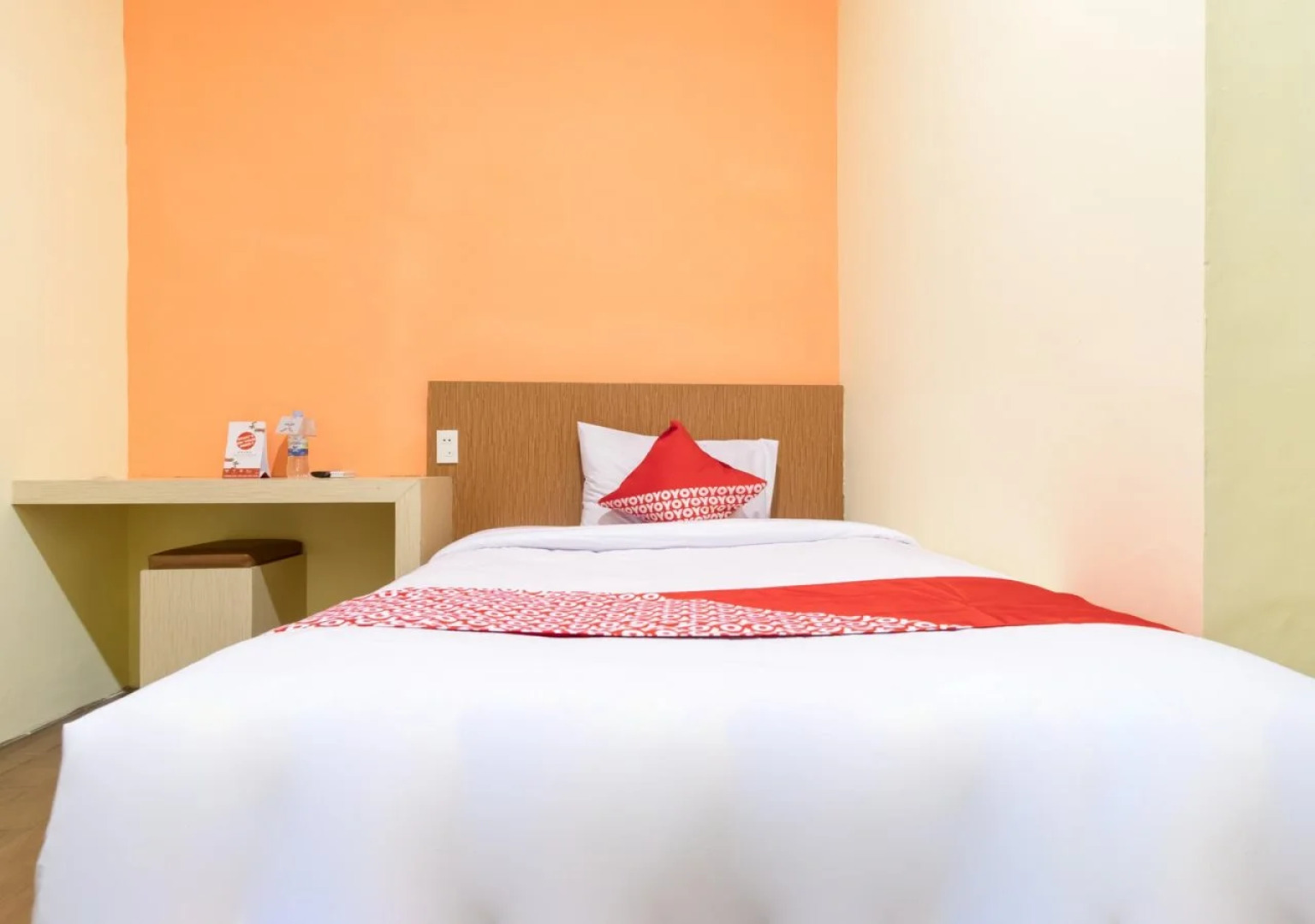 OYO 996 Hotel Transit