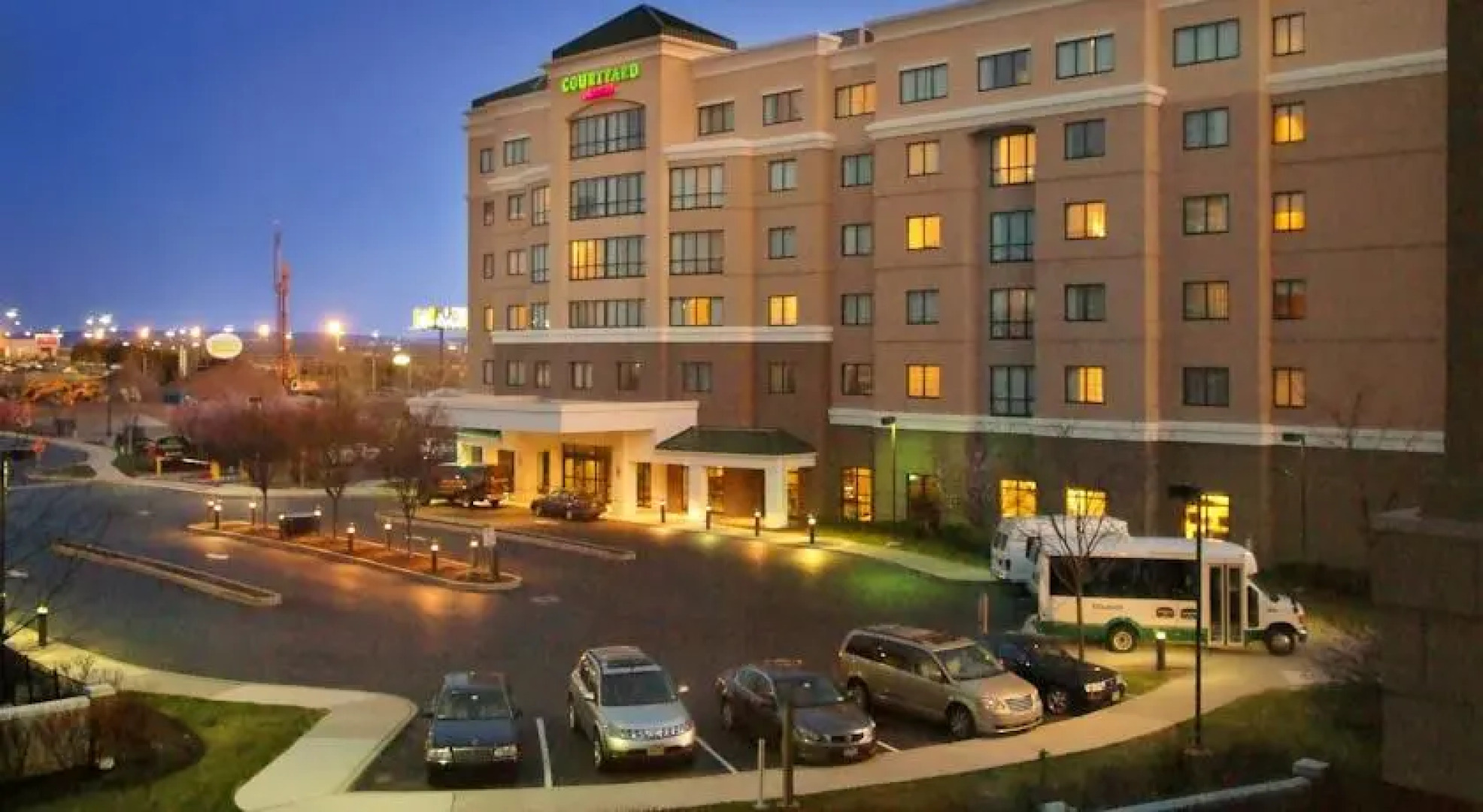 Courtyard Newark Elizabeth