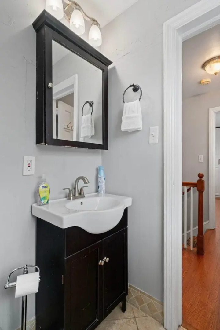 Charming Townhouse Retreat by Cozysuites