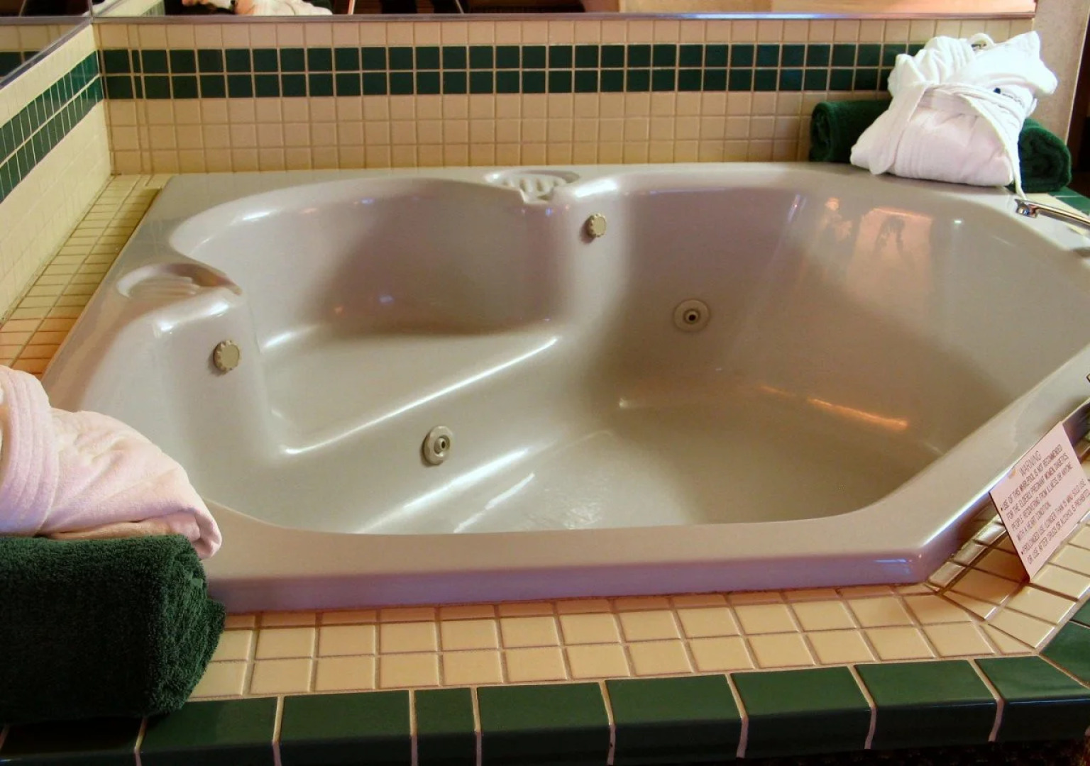 Ten Pin Inn & Suites