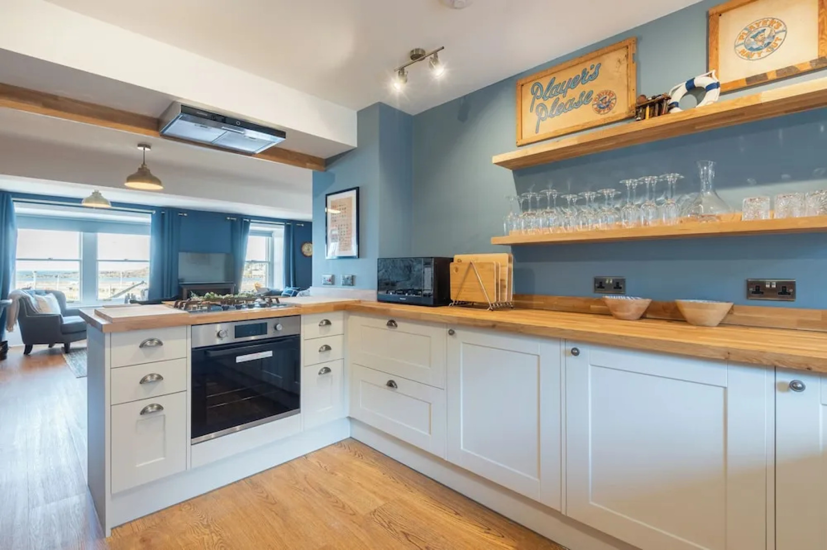 Shorefront Apartment - Sea View With 3 Bedrooms