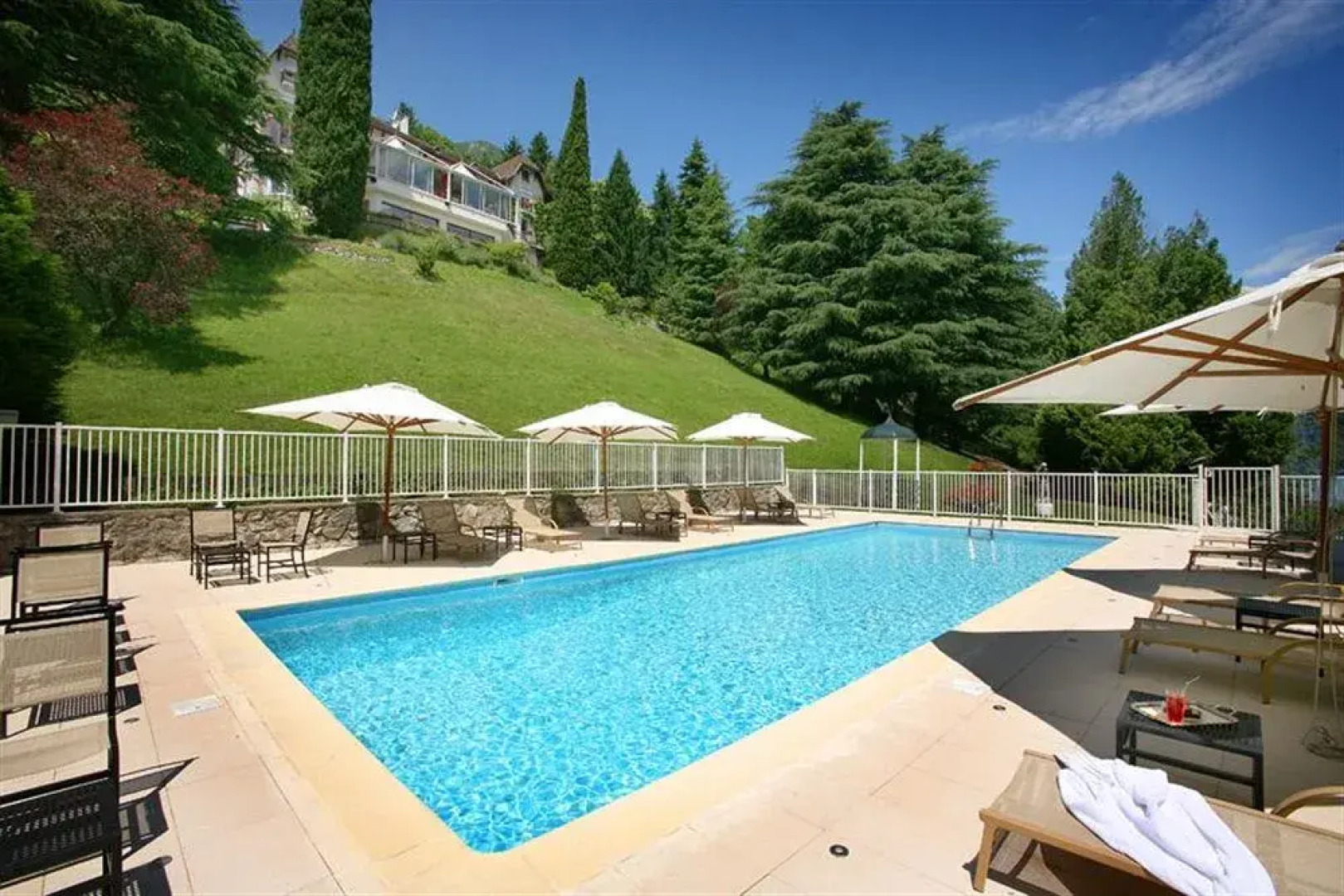 Hotel Ombremont-Restaurant Le Bateau Ivre