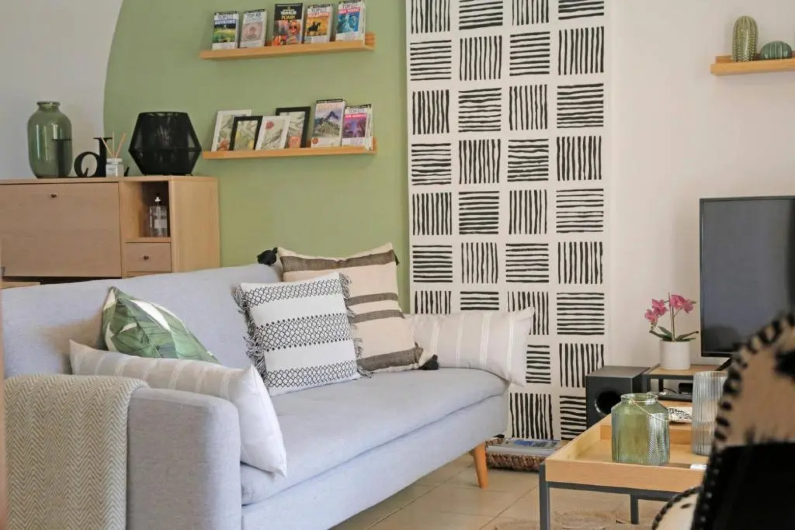 "new-olivaholidayhomes - Boho Studio +pool"