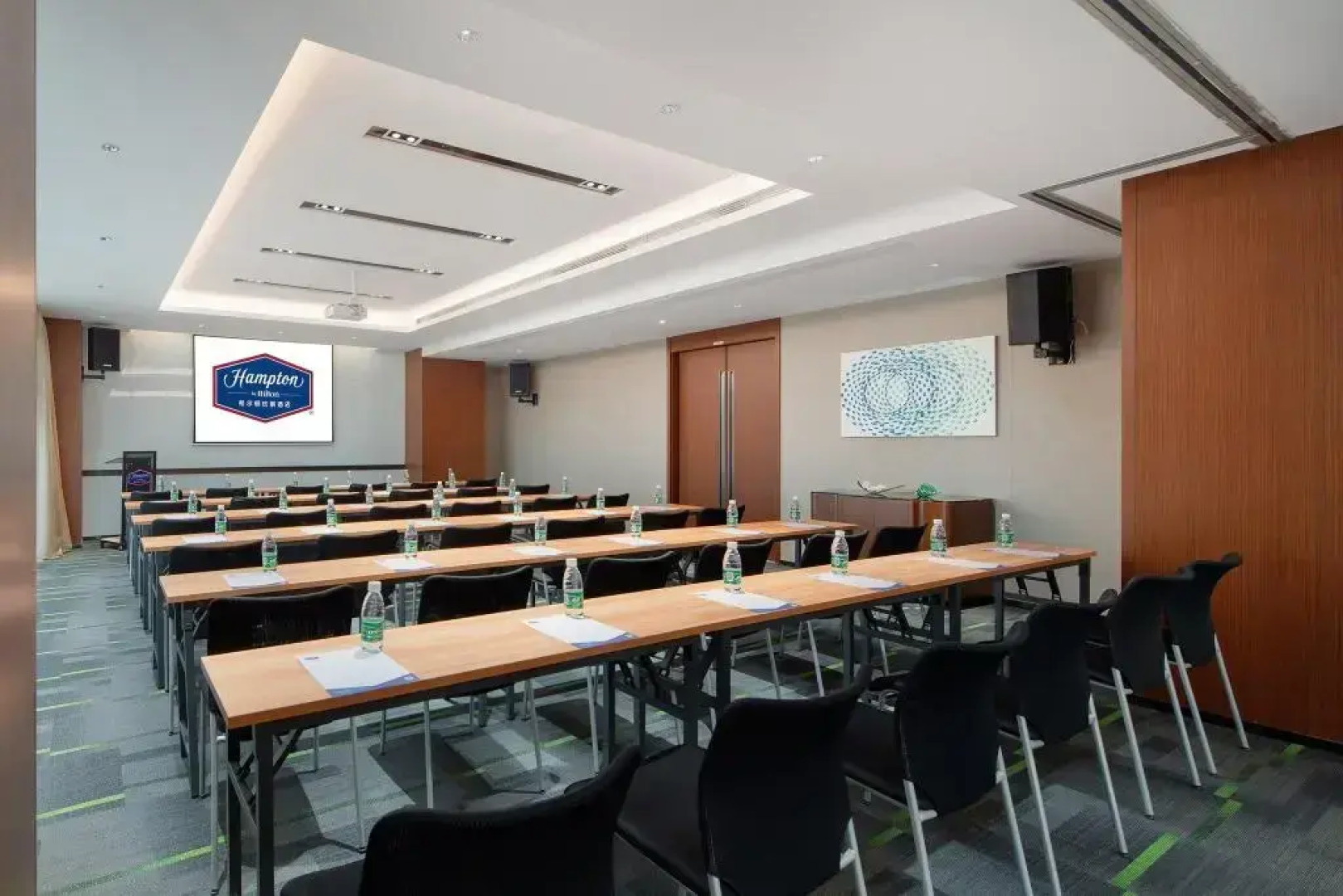 Hampton by Hilton Qionghai Railway Station