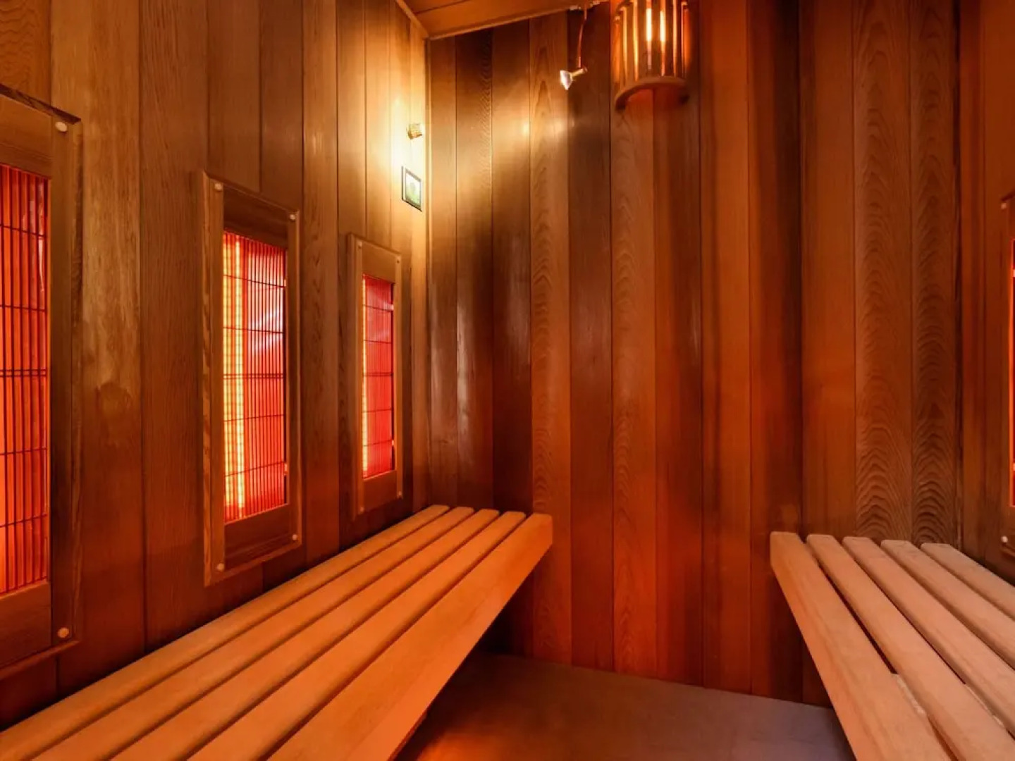 Pleasant Holiday Home in Erezée Ardennes with Hot Tub, Sauna