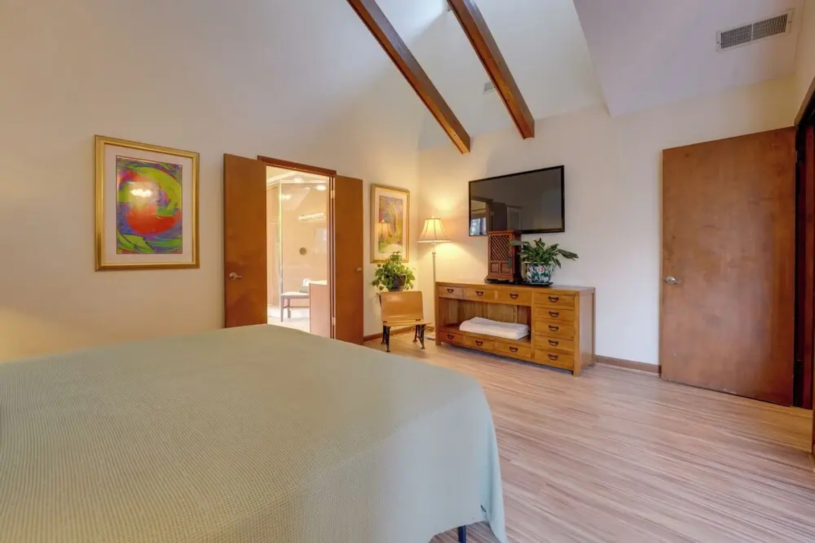 Stunning Southaven Estate: Pool & Spacious Deck!