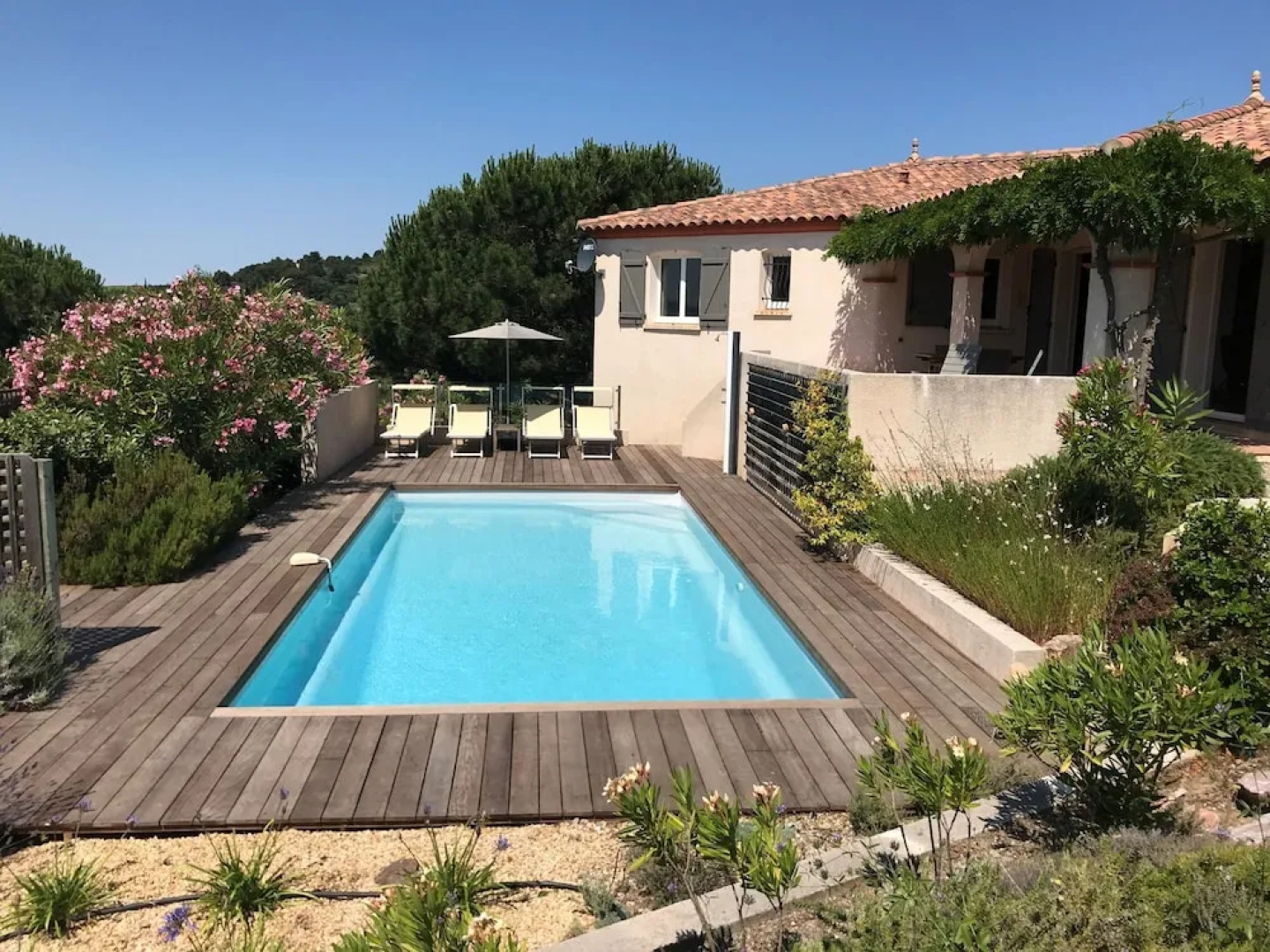 Cozy Villa in Caunes-Minervois with Swimming Pool