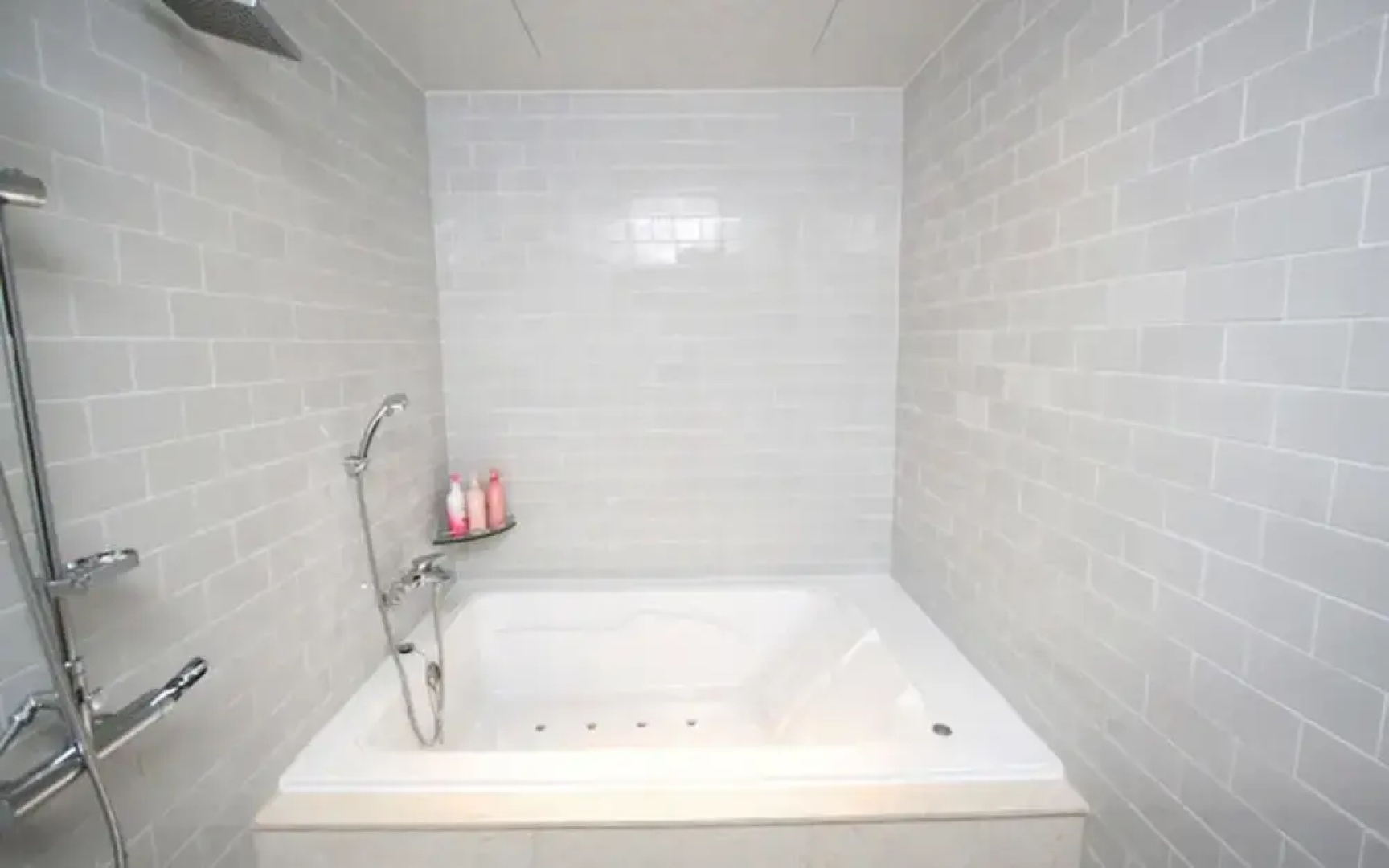 Changwon Palyongdong Praha Hotel