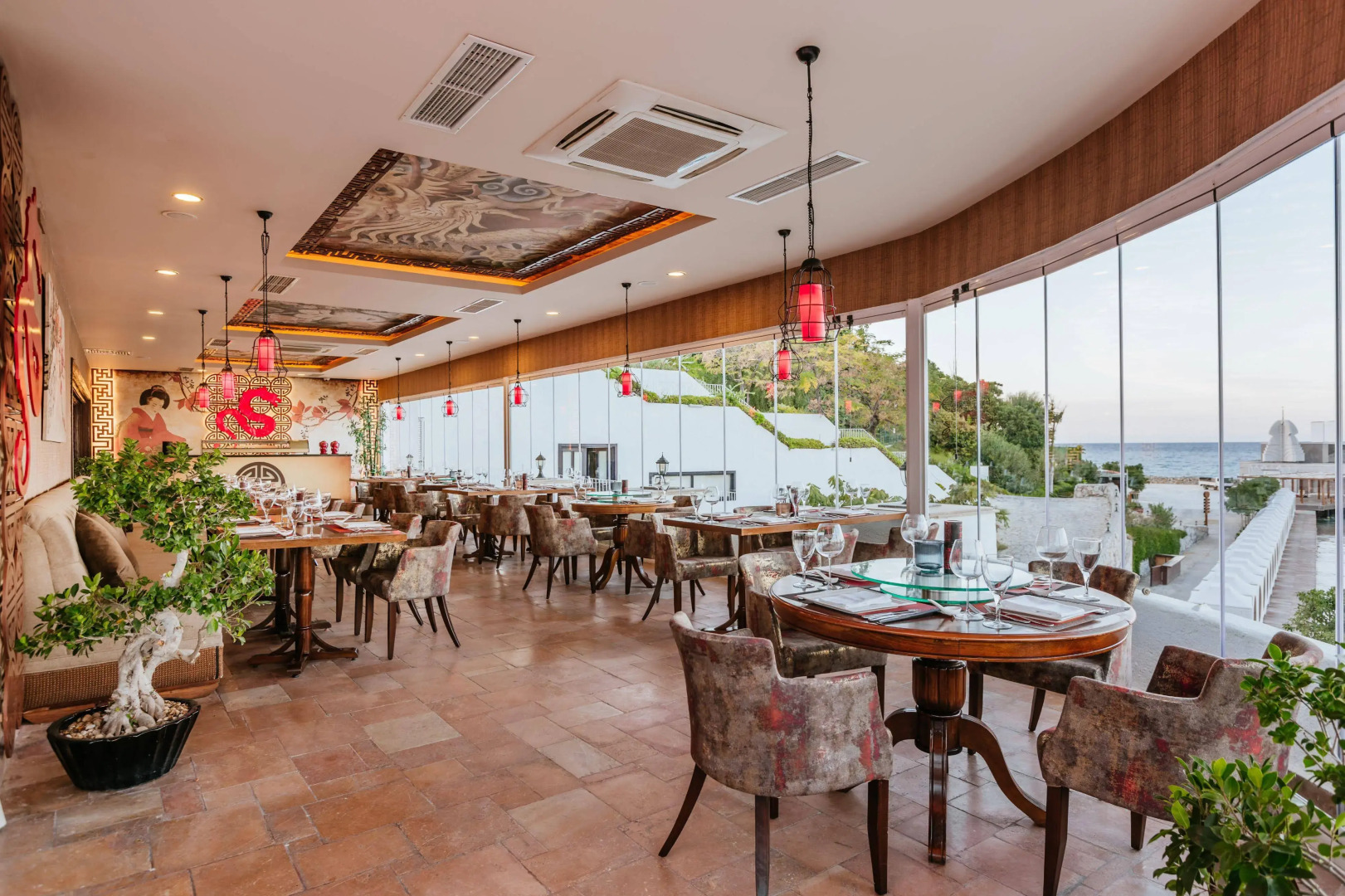 Cratos Premium Hotel & Casino