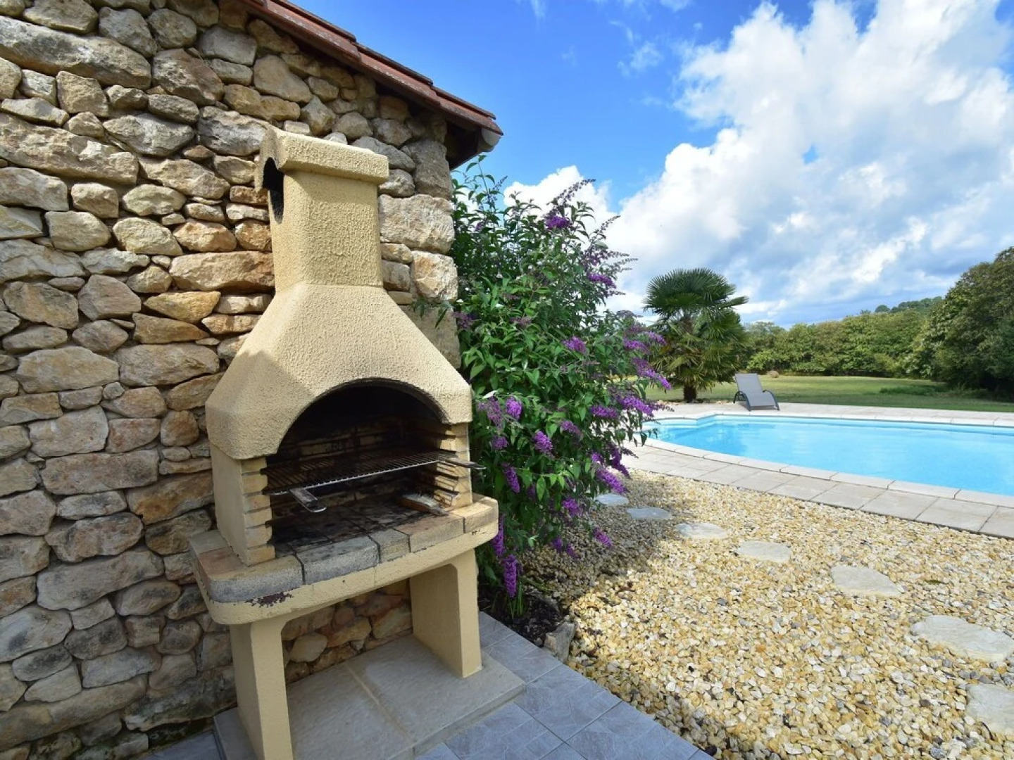 Luxurious Holiday Home with Swimming Pool in Meyrals