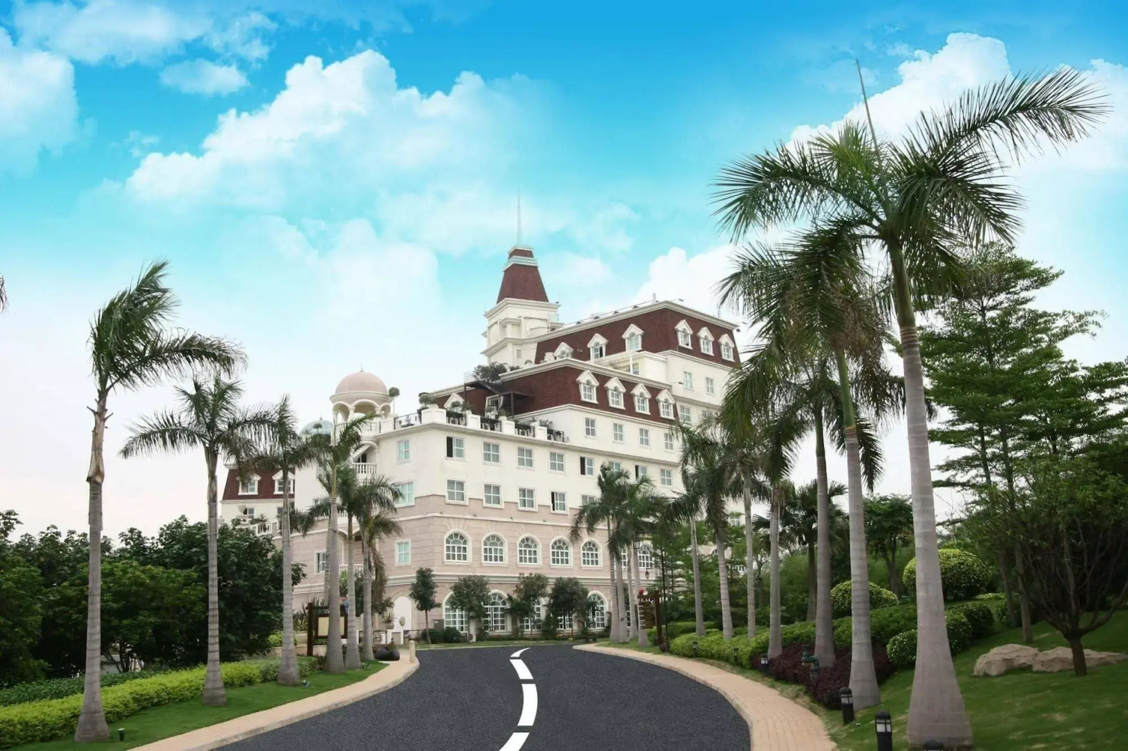 Clifford Golden Lake Hotel