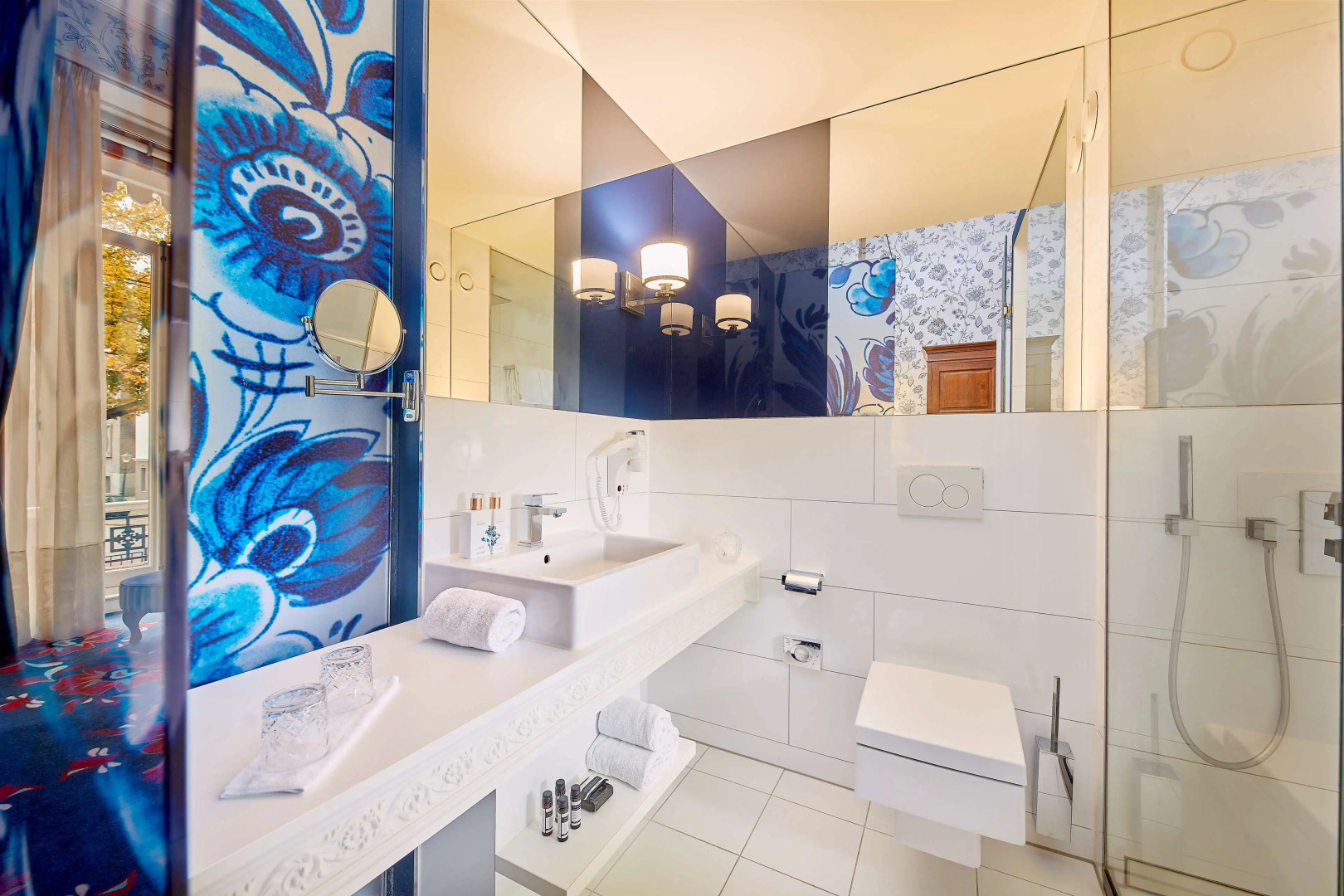 Carlton Ambassador Hotel