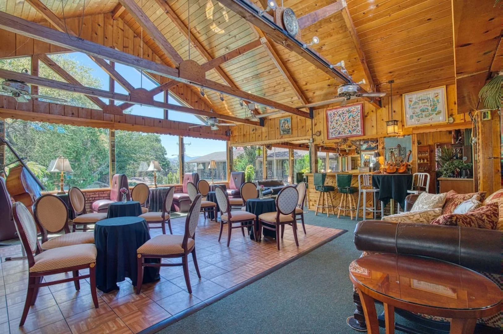 Piazza's Pine Cone Inn