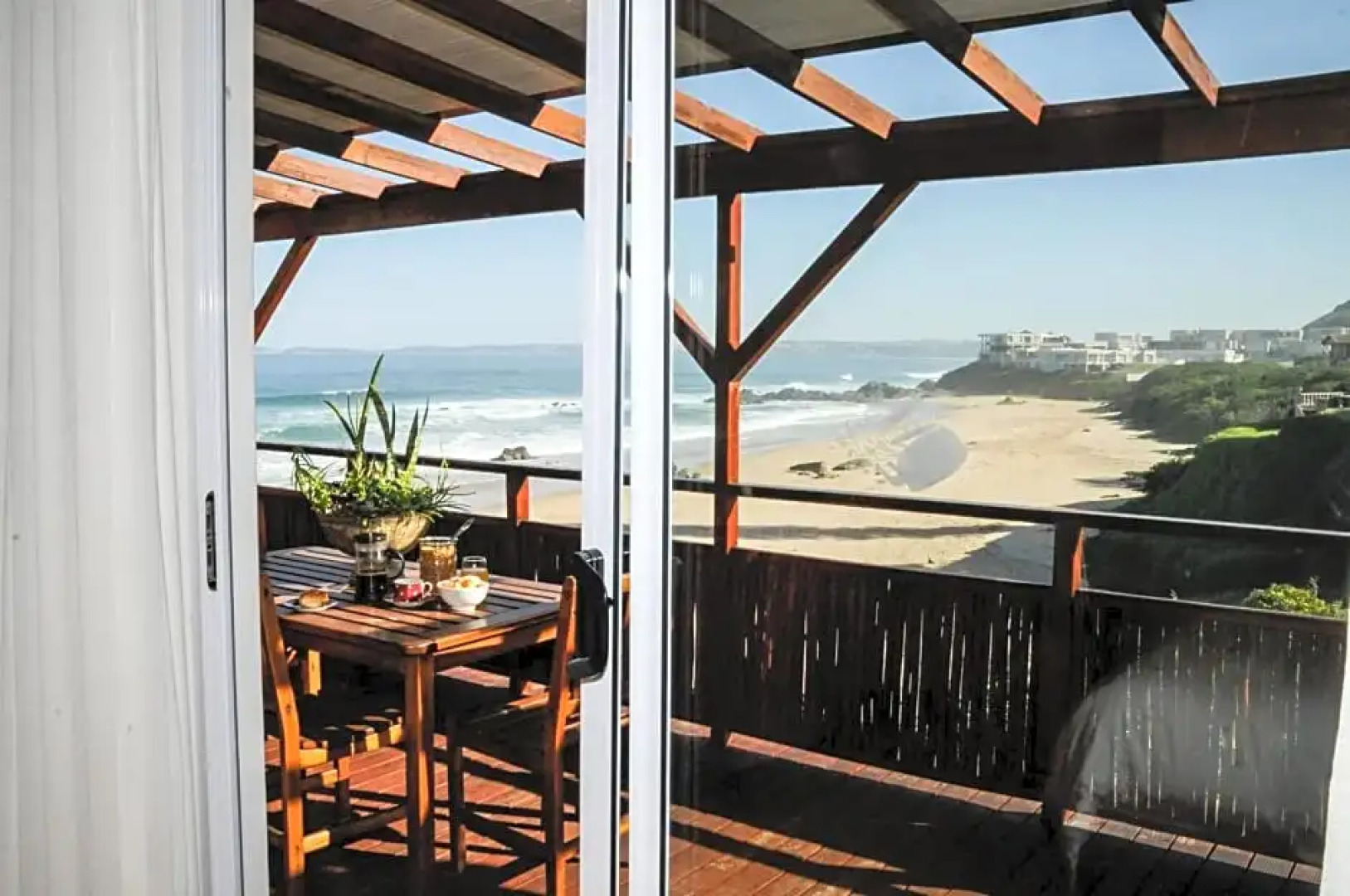 Singing Kettle Beach Lodge