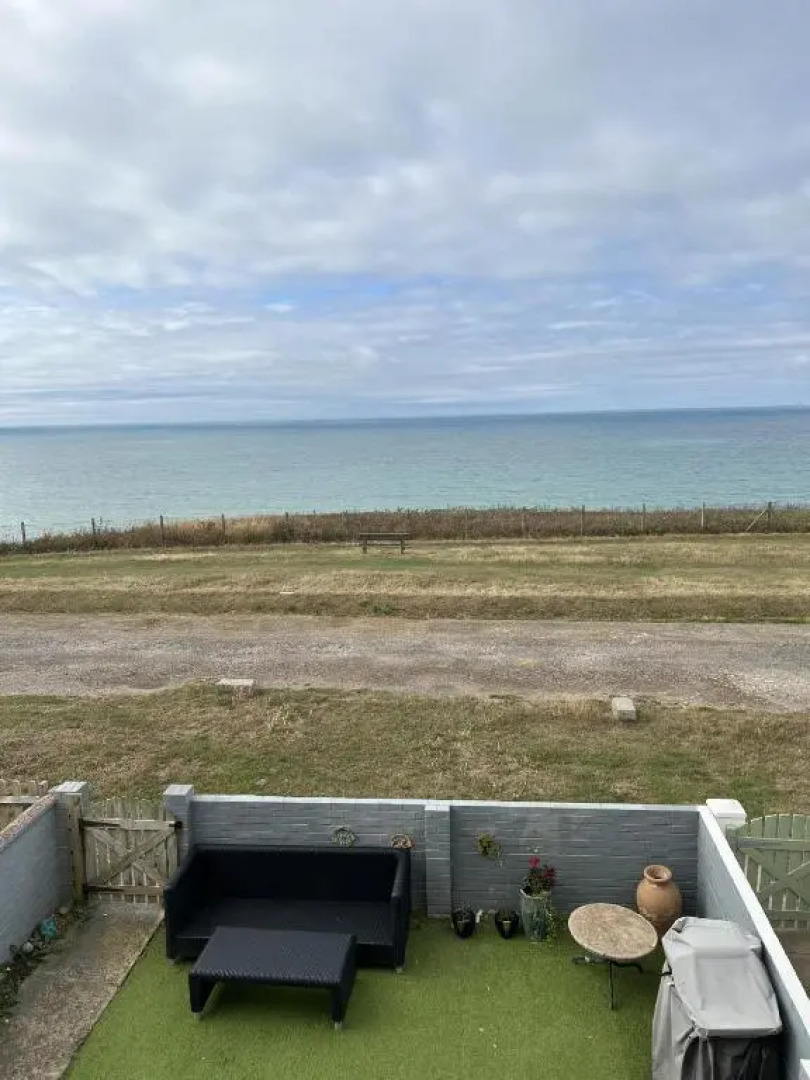Sea Facing 2Bd Terraced Home - Peacehaven