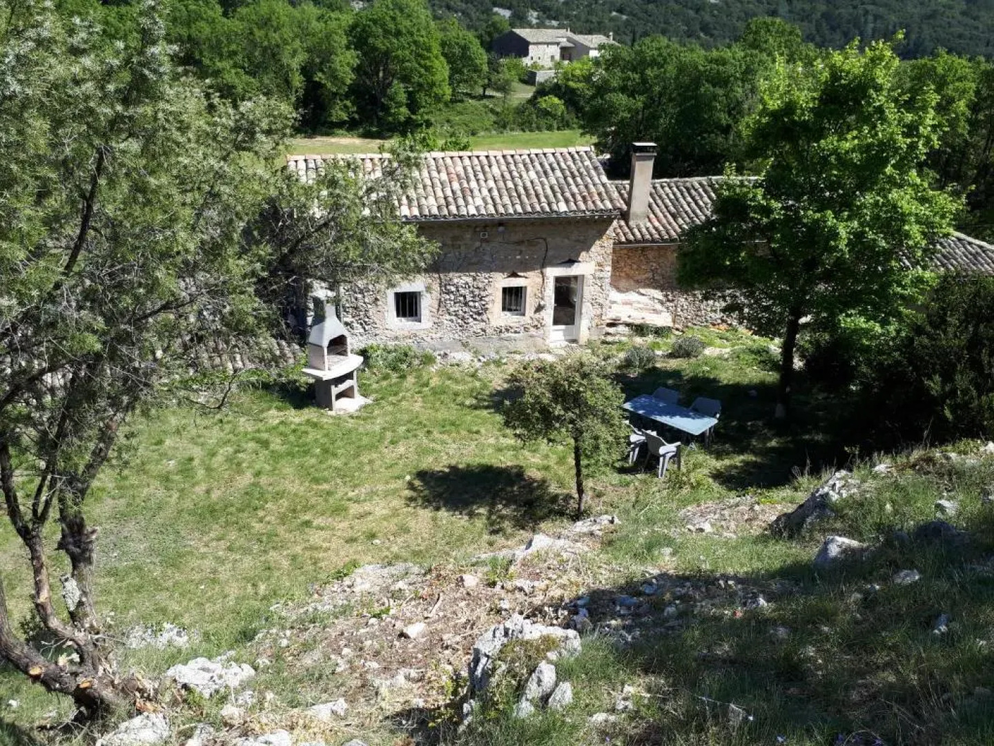 Gîtes La ferme accrochée à la colline