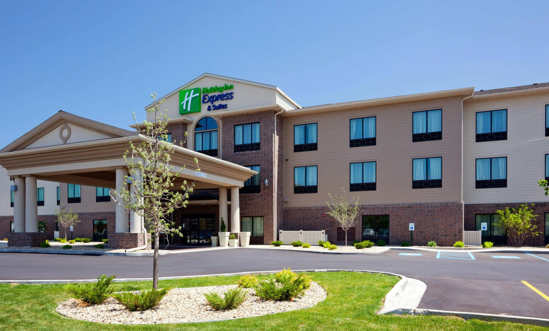 Holiday Inn Express and Suites Mason City by IHG
