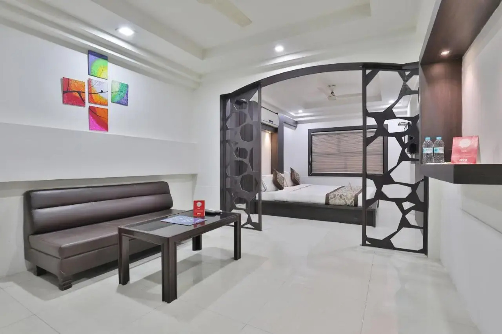 Hotel Nova Cross Road