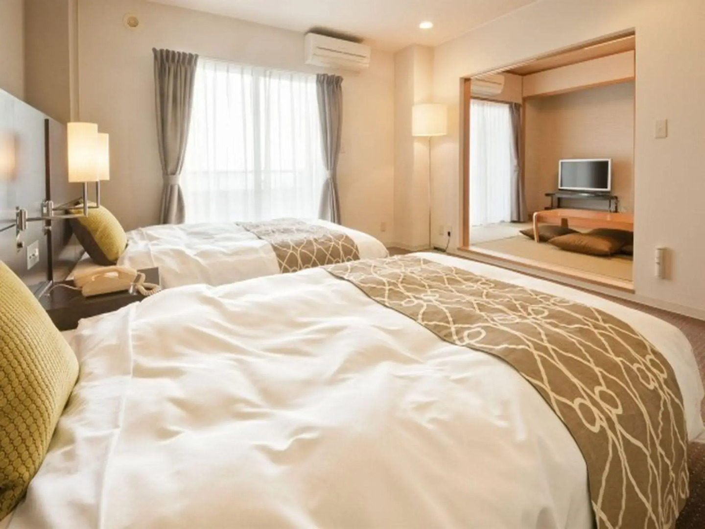 Wisterian Life Club Toba