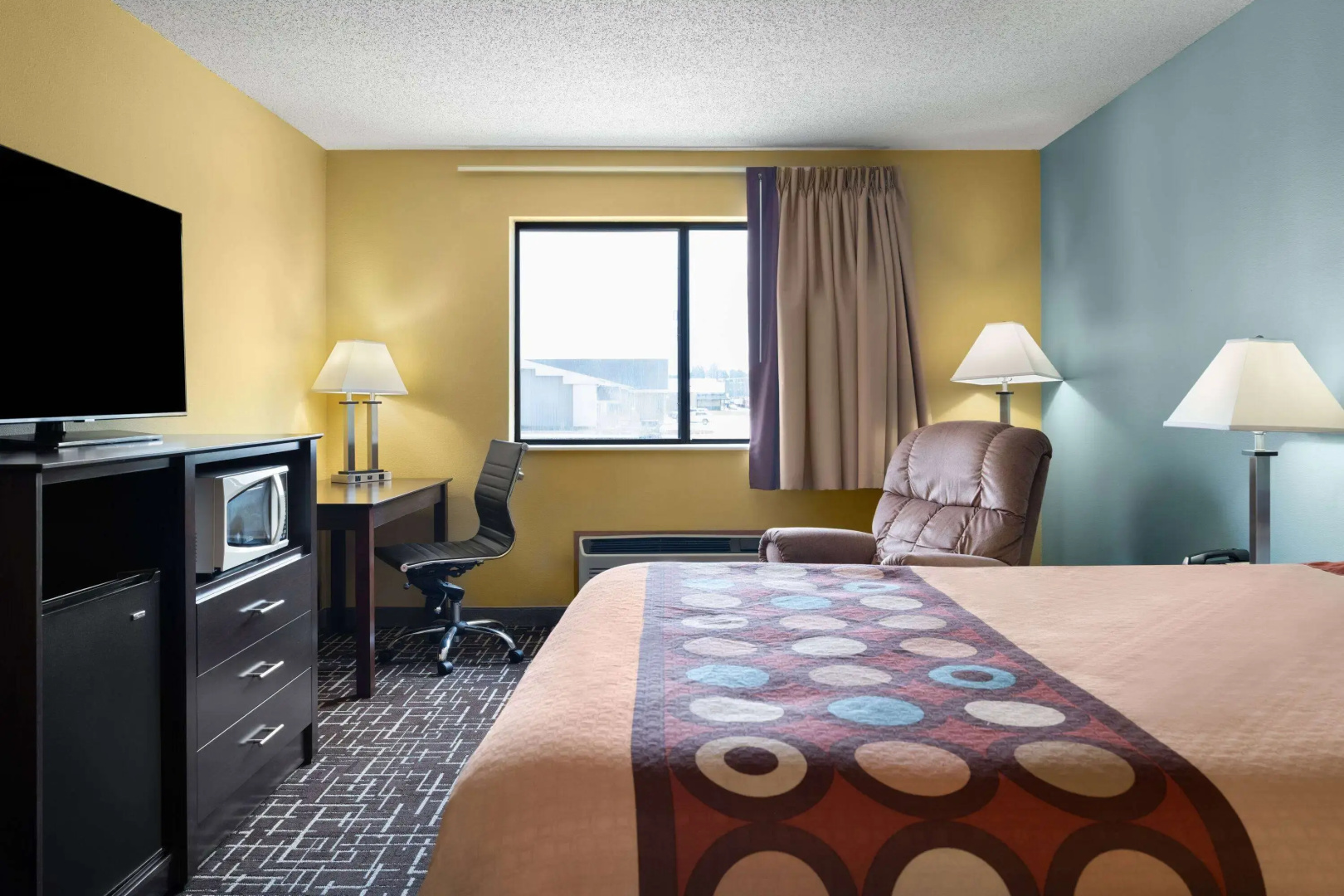Super 8 by Wyndham Dyersville near Field of Dreams