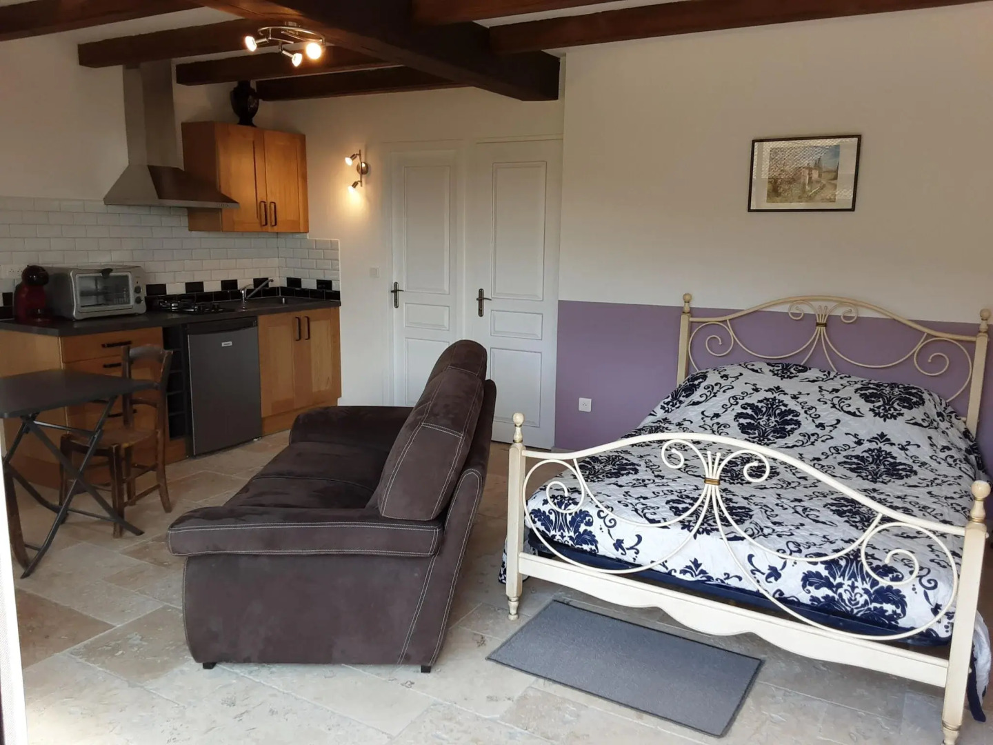 Charming stone Tiny House with communal pool, Chambonas