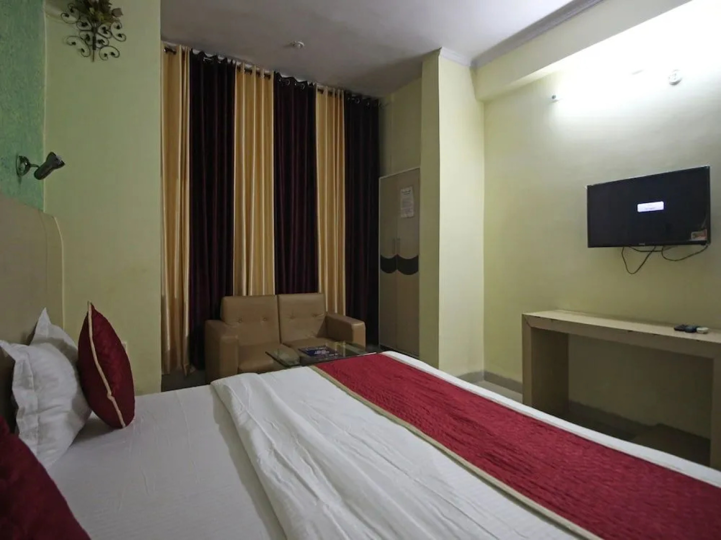 OYO 7636 Hotel Kaushalya Residency