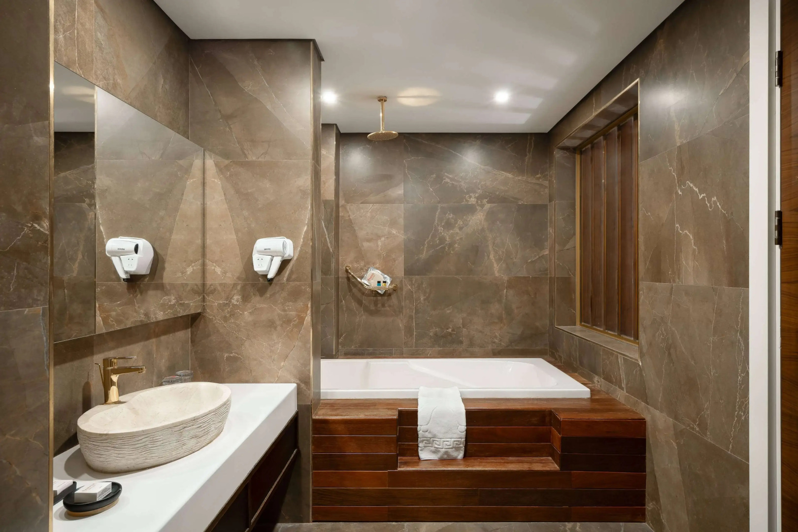 Ramada Hotel & Suites by Wyndham Erbil 32 Park