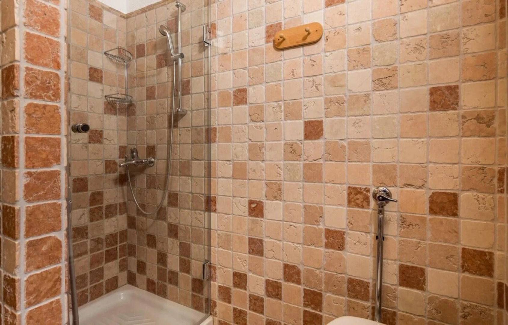 Beautiful Home in Fuzine With Jacuzzi, Wifi and 2 Bedrooms