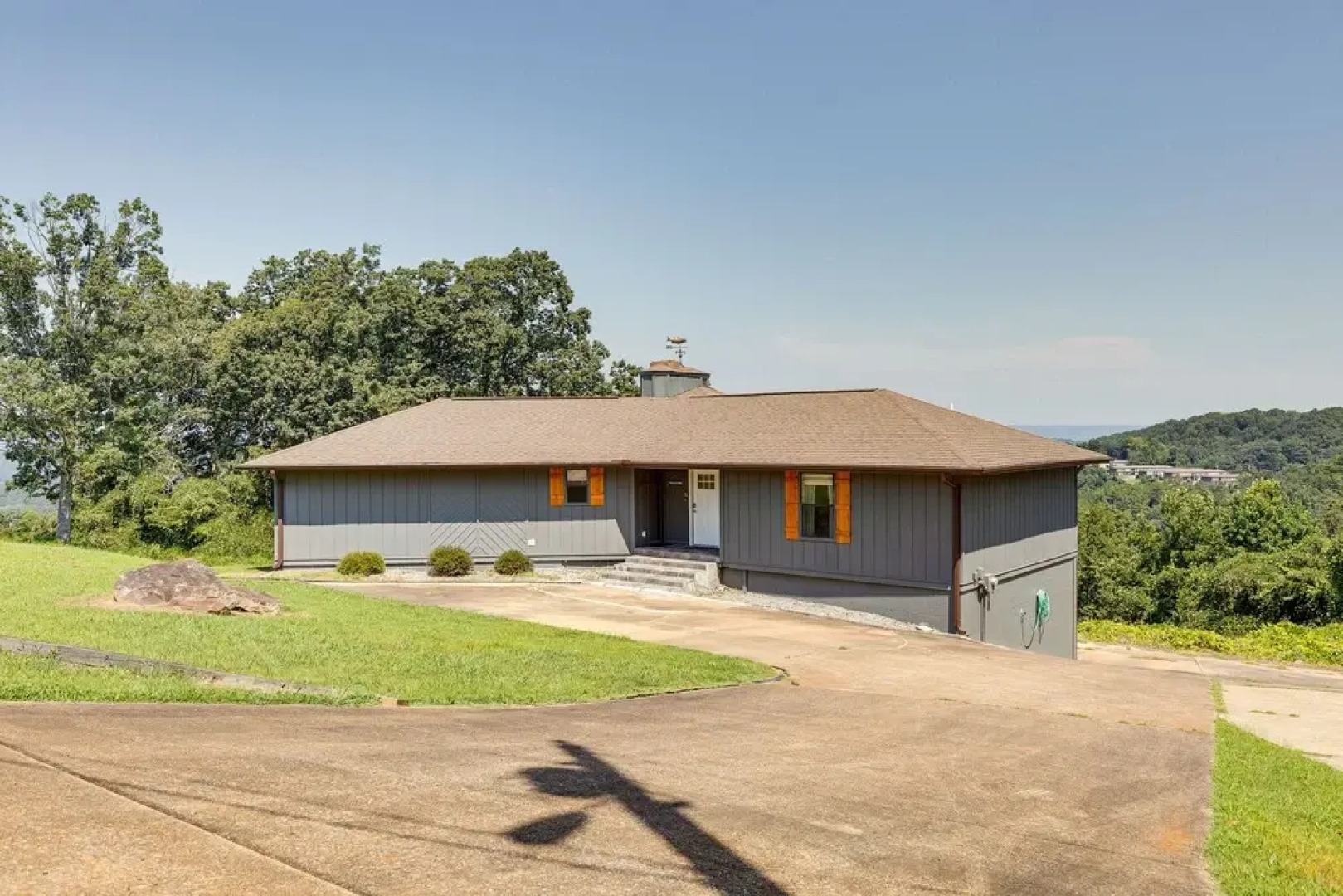 Guntersville Hideaway w/ Mountain & Lake Views!