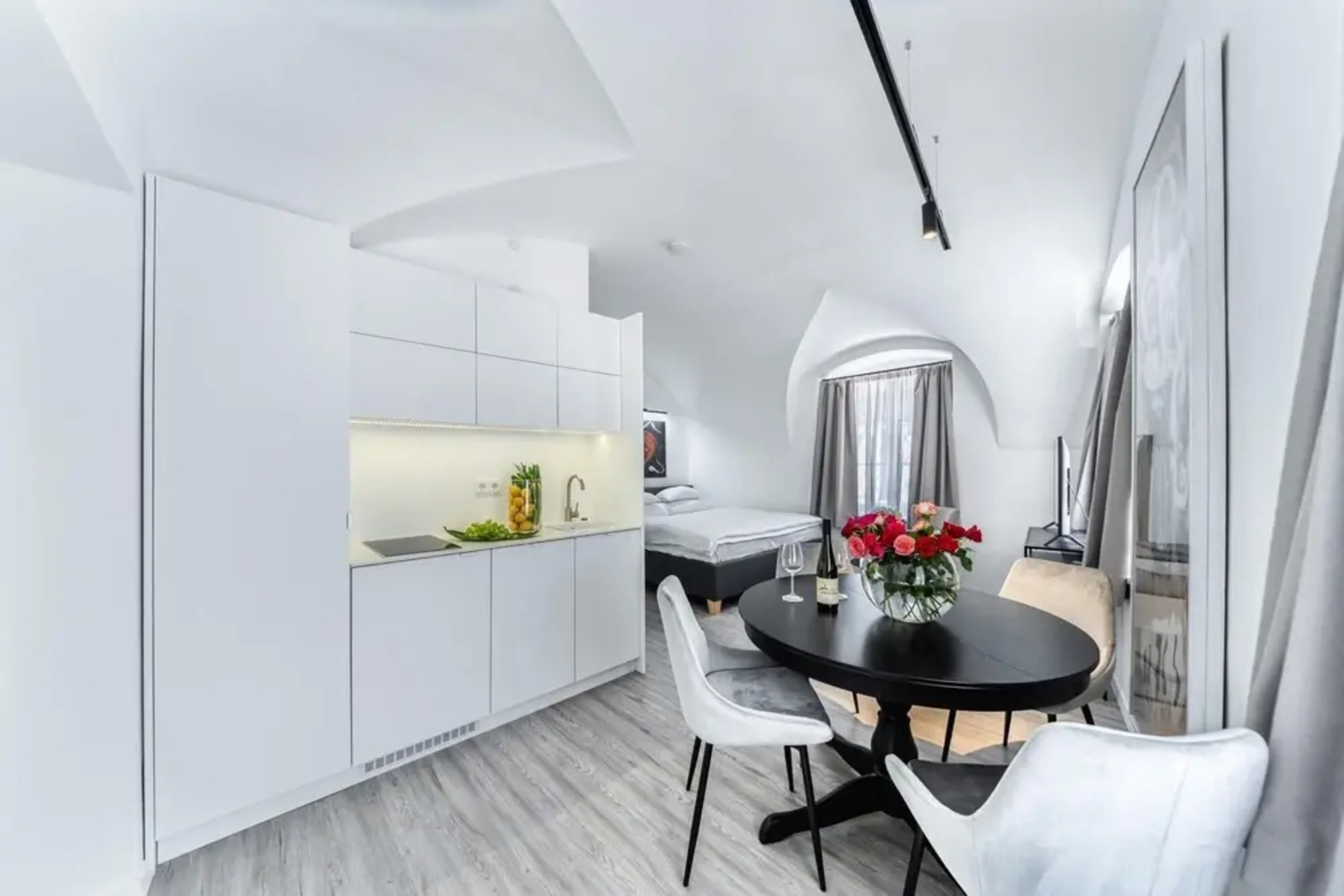 Suiten Apartment Art Collection With Kind Bed Air Conditioning and two Separate Bedrooms