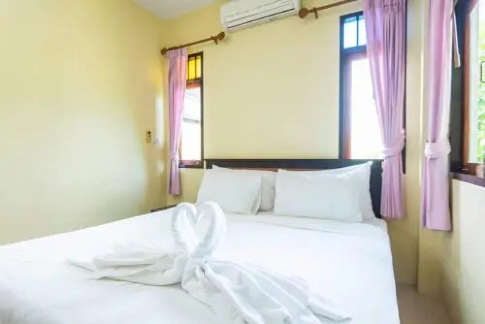Baan Talay See Cream Resort