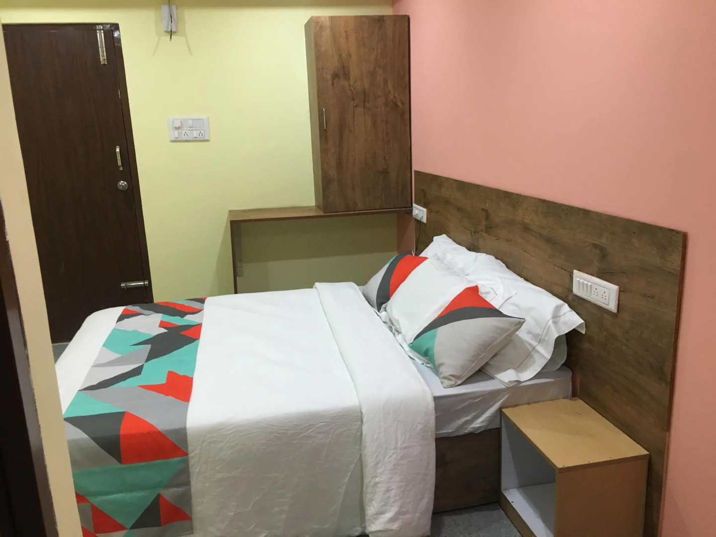 Housefinch Residency