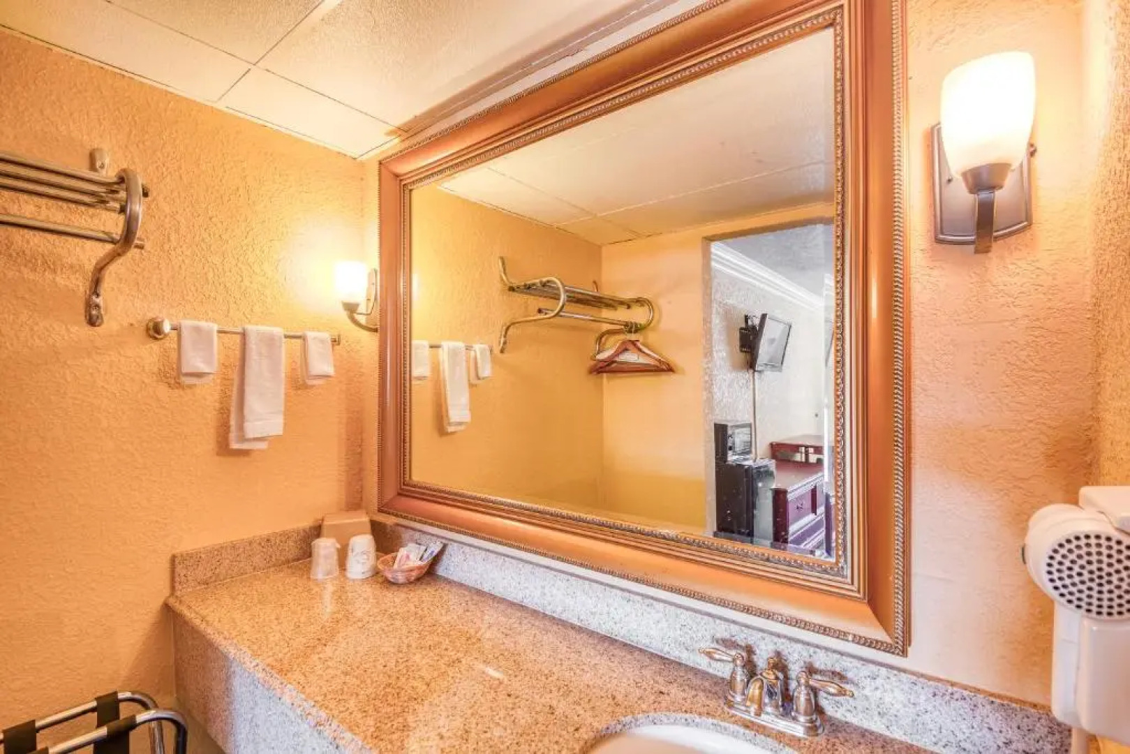 Budget Inn and Suites