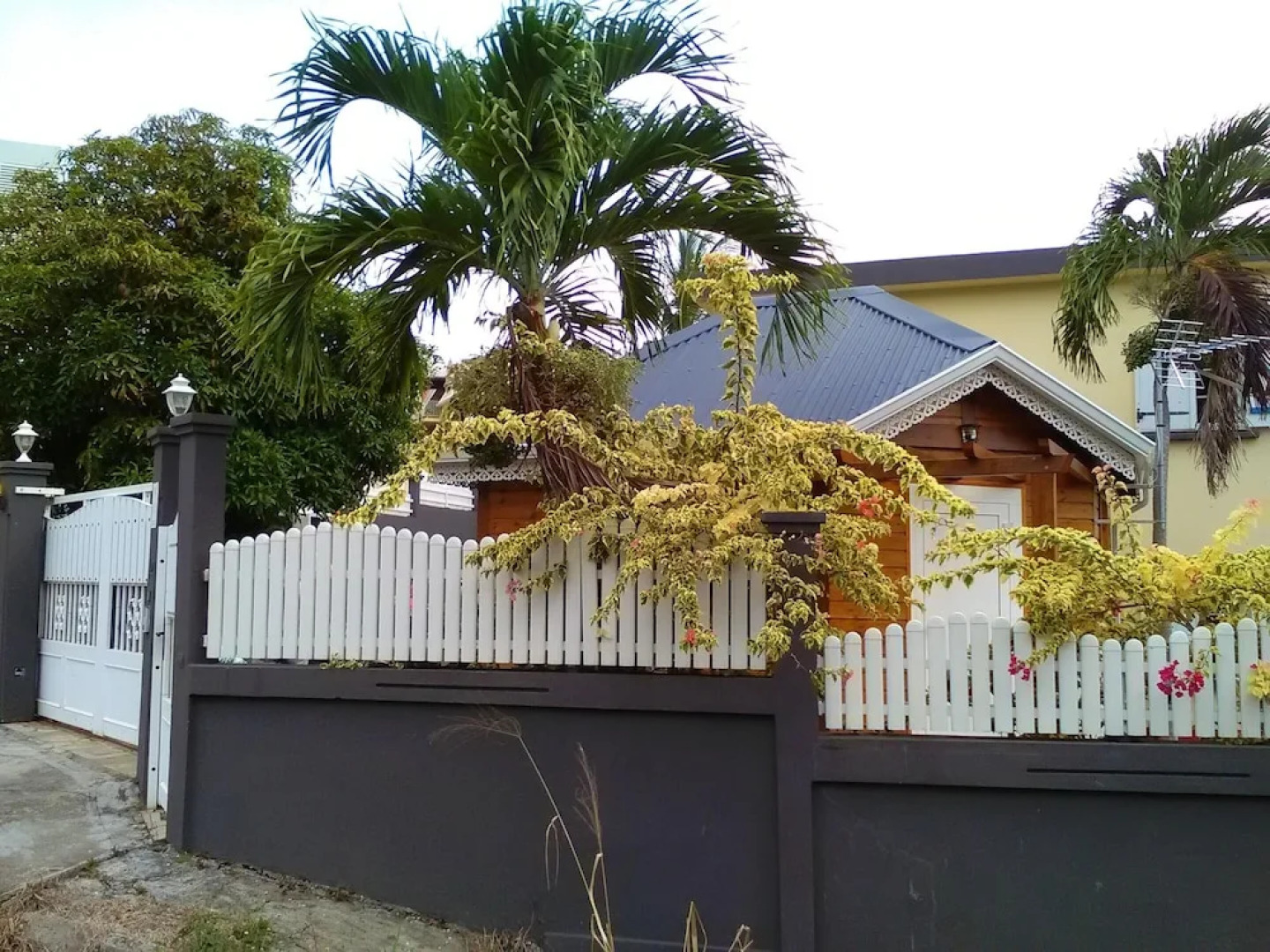 Bungalow With one Bedroom in Le Gosier, With Pool Access, Enclosed Gar