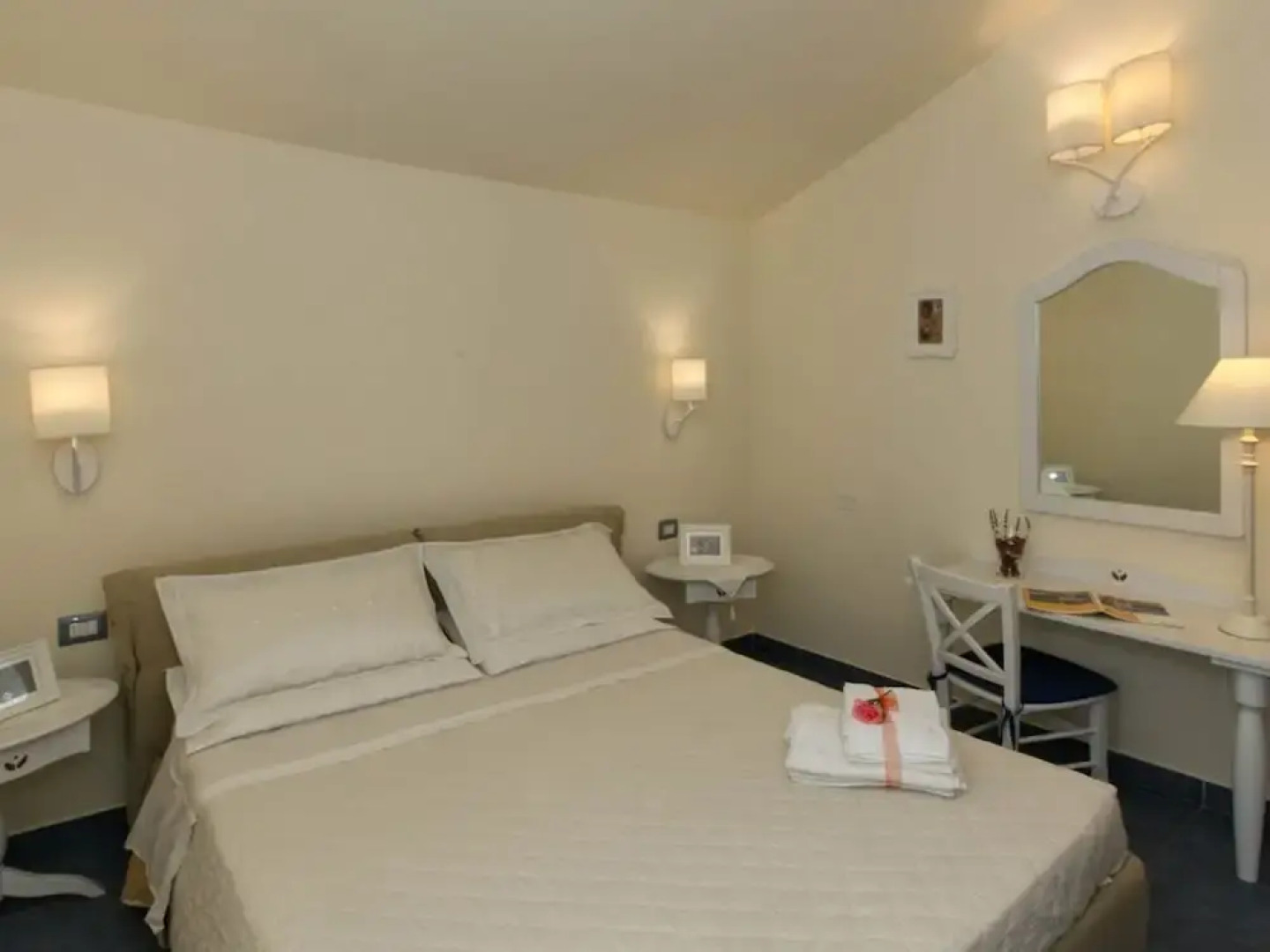 Villa with Salt Water & Heated Pool & Hot Tub near sea