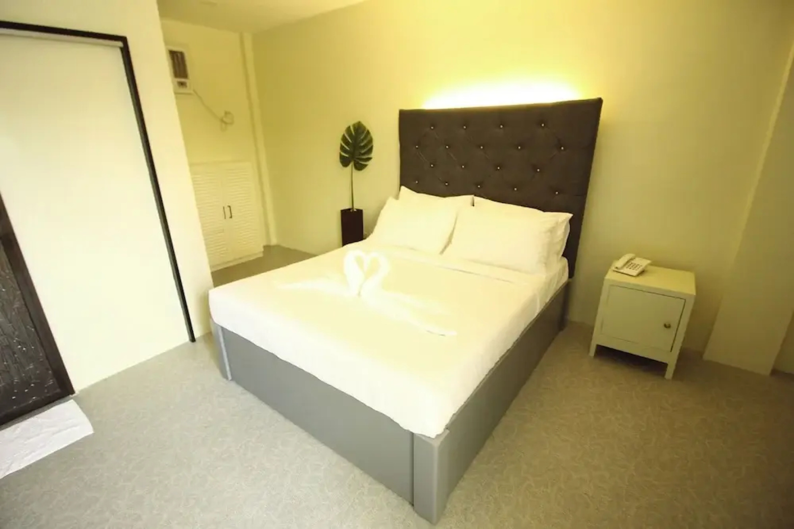 The Paragon Hotel And Restaurant