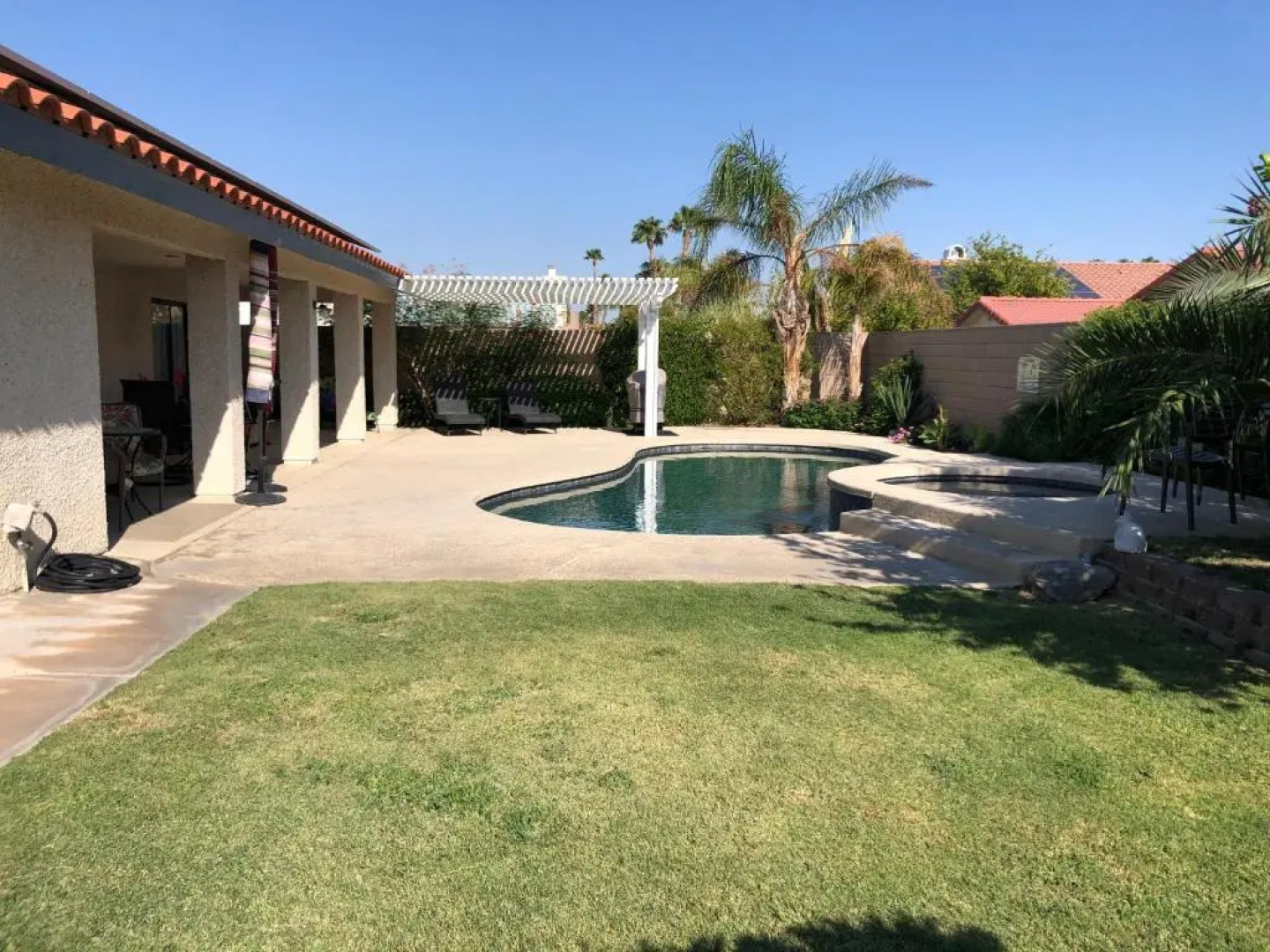 Comfortable vacation property 12 minutes from downtown.